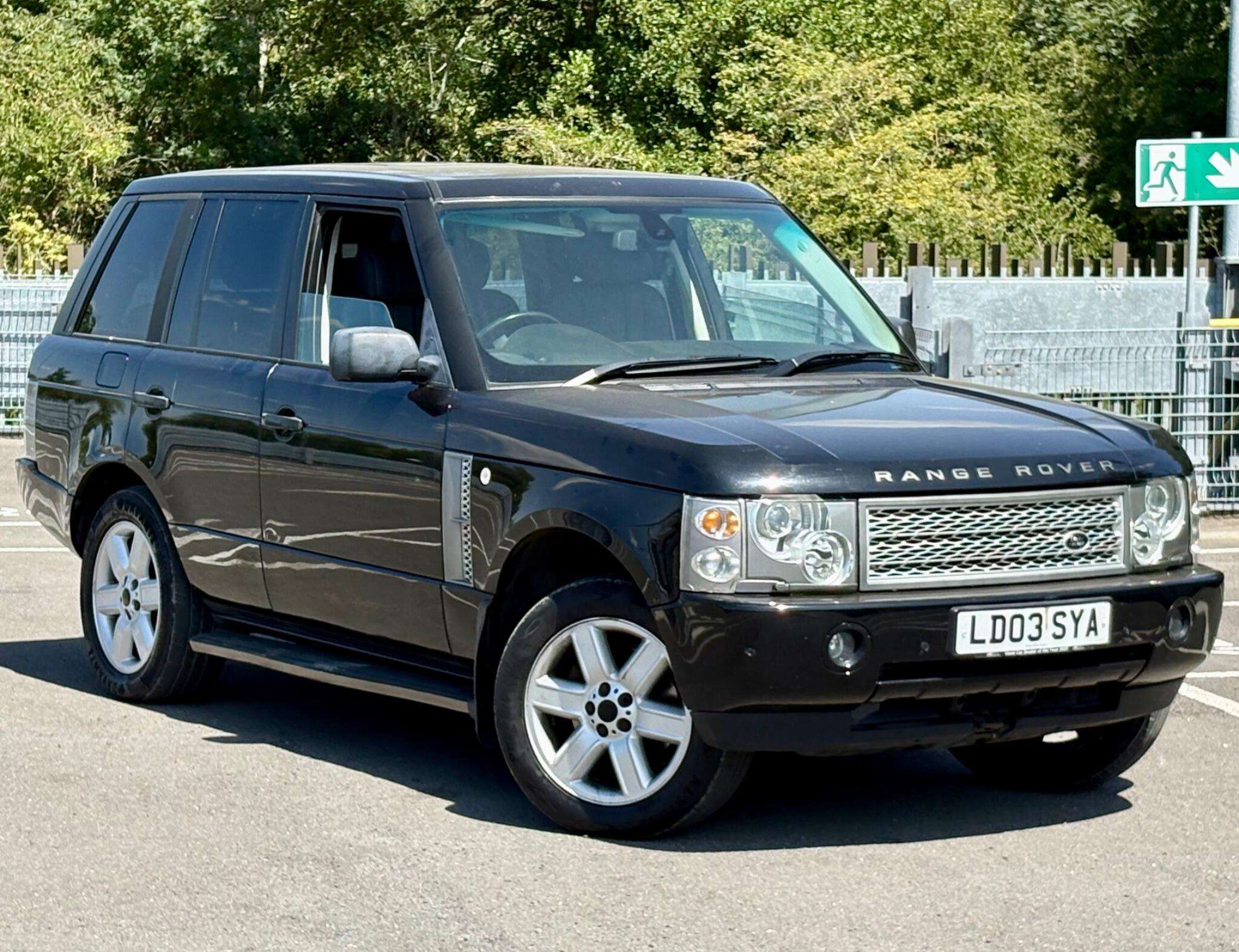 A 2003 LAND ROVER RANGE ROVER 4.4 V8 Vogue Station Wagon 5dr A 2003 LAND ROVER RANGE ROVER 4.4 V8 Vogue Station Wagon 5dr