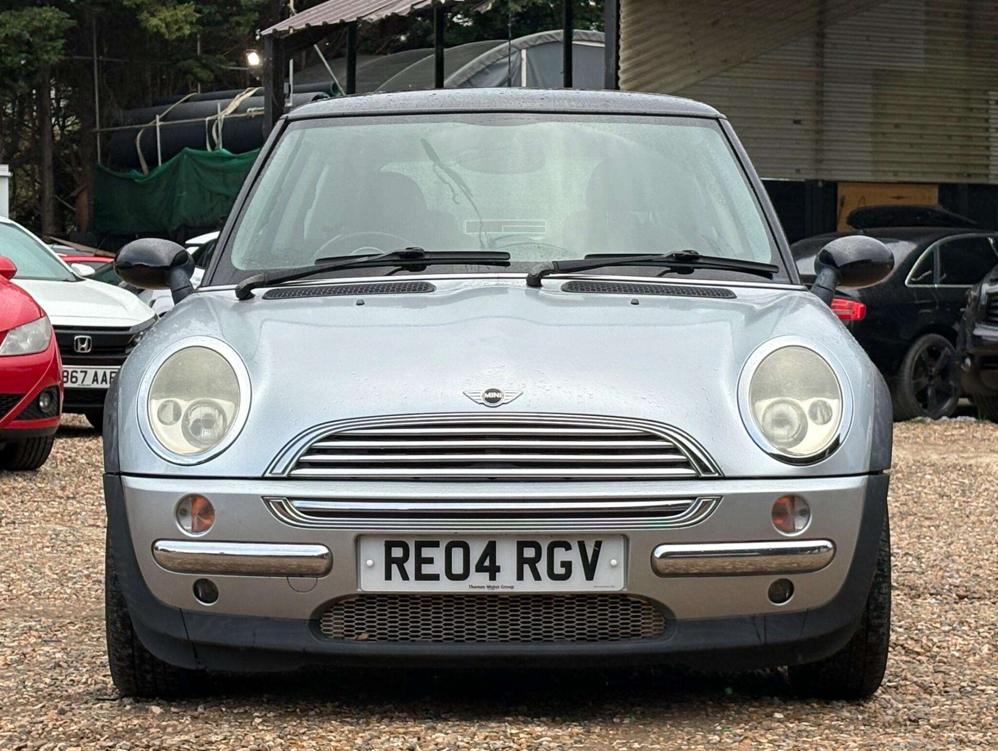 A 2004 MINI HATCH 1.6 Cooper Euro 3 3dr A 2004 MINI HATCH 1.6 Cooper Euro 3 3dr