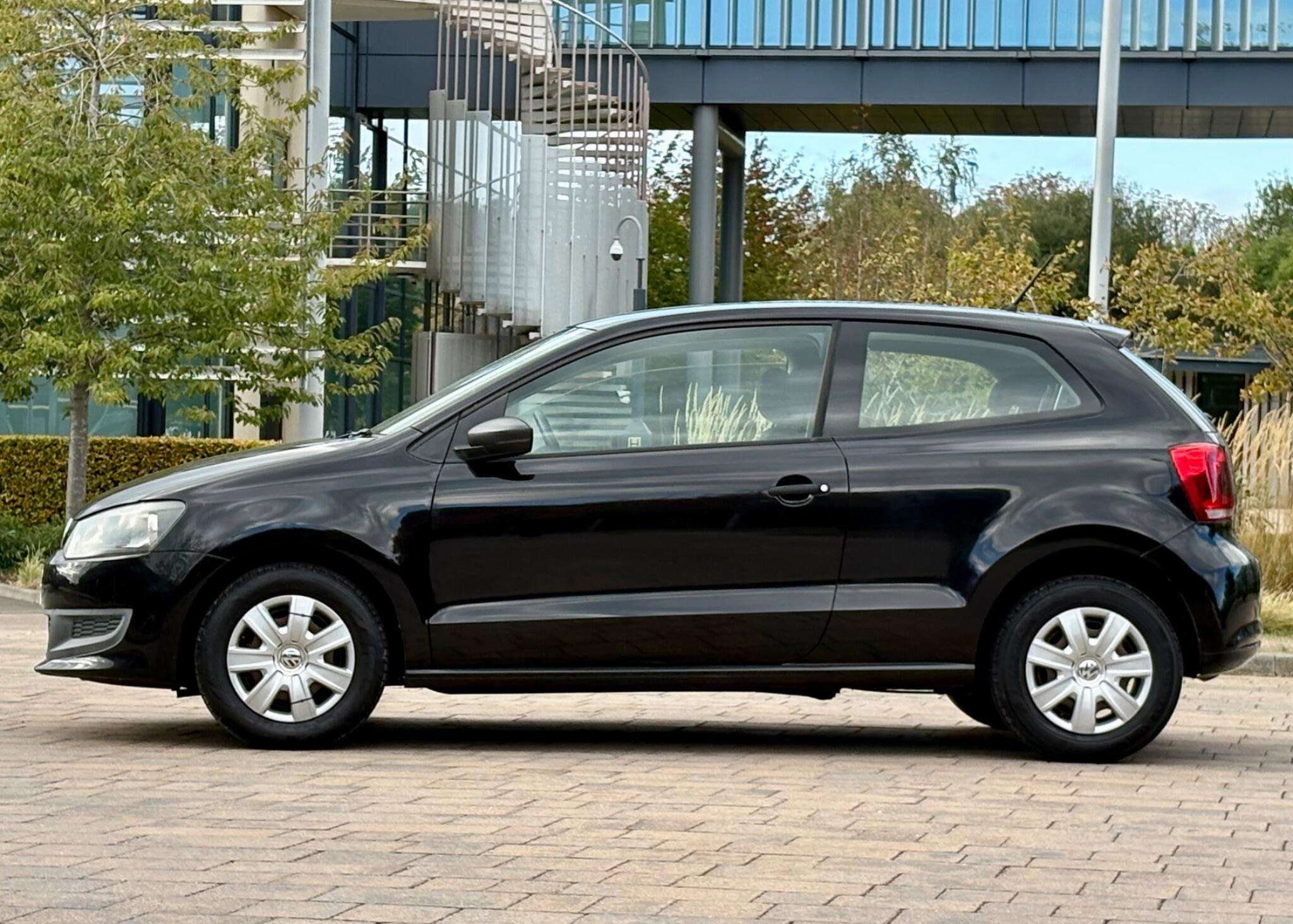 A 2013 VOLKSWAGEN POLO S AC A 2013 VOLKSWAGEN POLO S AC