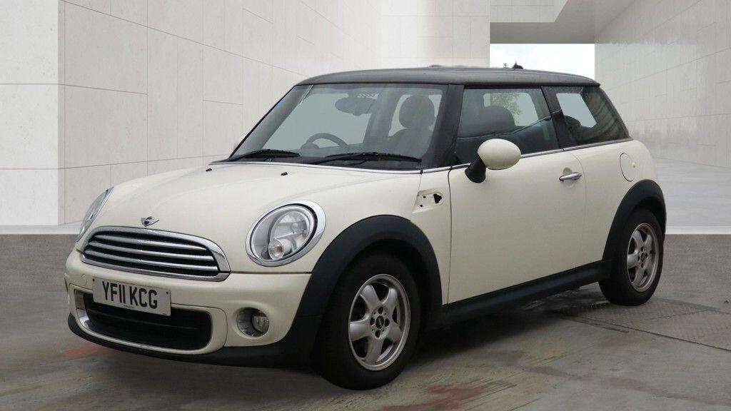 A 2011 MINI HATCH 1.6 One Euro 5 3dr A 2011 MINI HATCH 1.6 One Euro 5 3dr