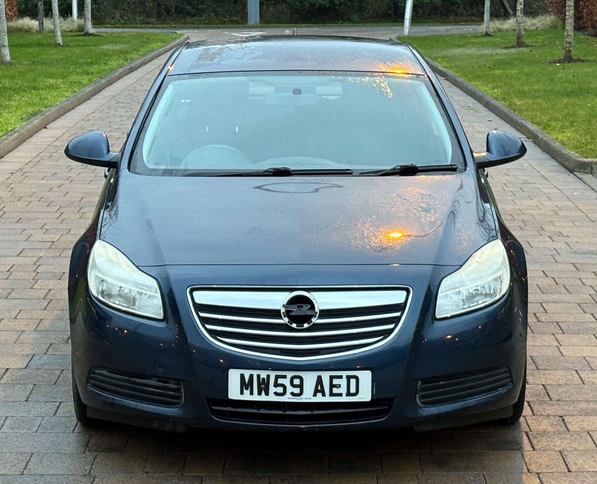 A 2010 VAUXHALL INSIGNIA 1.8 16V Exclusiv Euro 5 5dr A 2010 VAUXHALL INSIGNIA 1.8 16V Exclusiv Euro 5 5dr