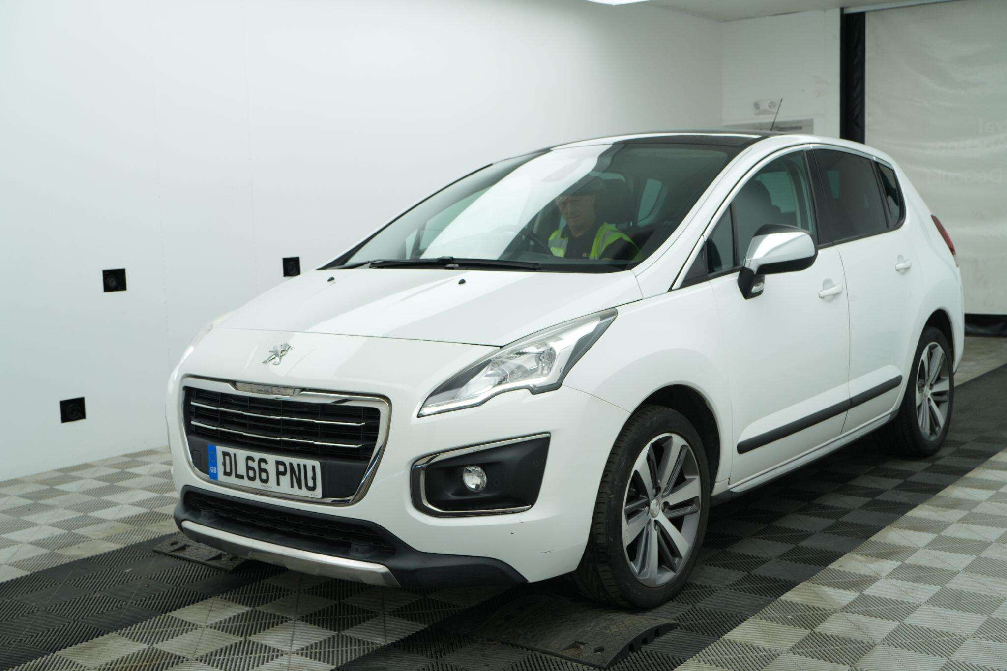 A 2016 PEUGEOT 3008 1.2 PureTech Allure Euro 6 (s/s) 5dr A 2016 PEUGEOT 3008 1.2 PureTech Allure Euro 6 (s/s) 5dr