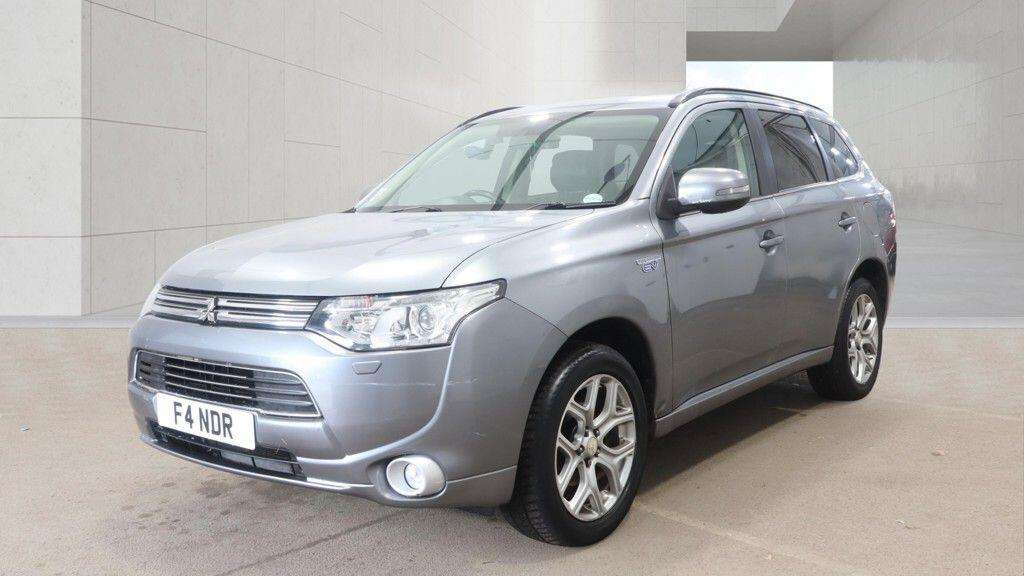 A 2014 MITSUBISHI OUTLANDER 2.0h 12kWh GX4hs CVT 4WD Euro 5 (s/s) 5dr A 2014 MITSUBISHI OUTLANDER 2.0h 12kWh GX4hs CVT 4WD Euro 5 (s/s) 5dr