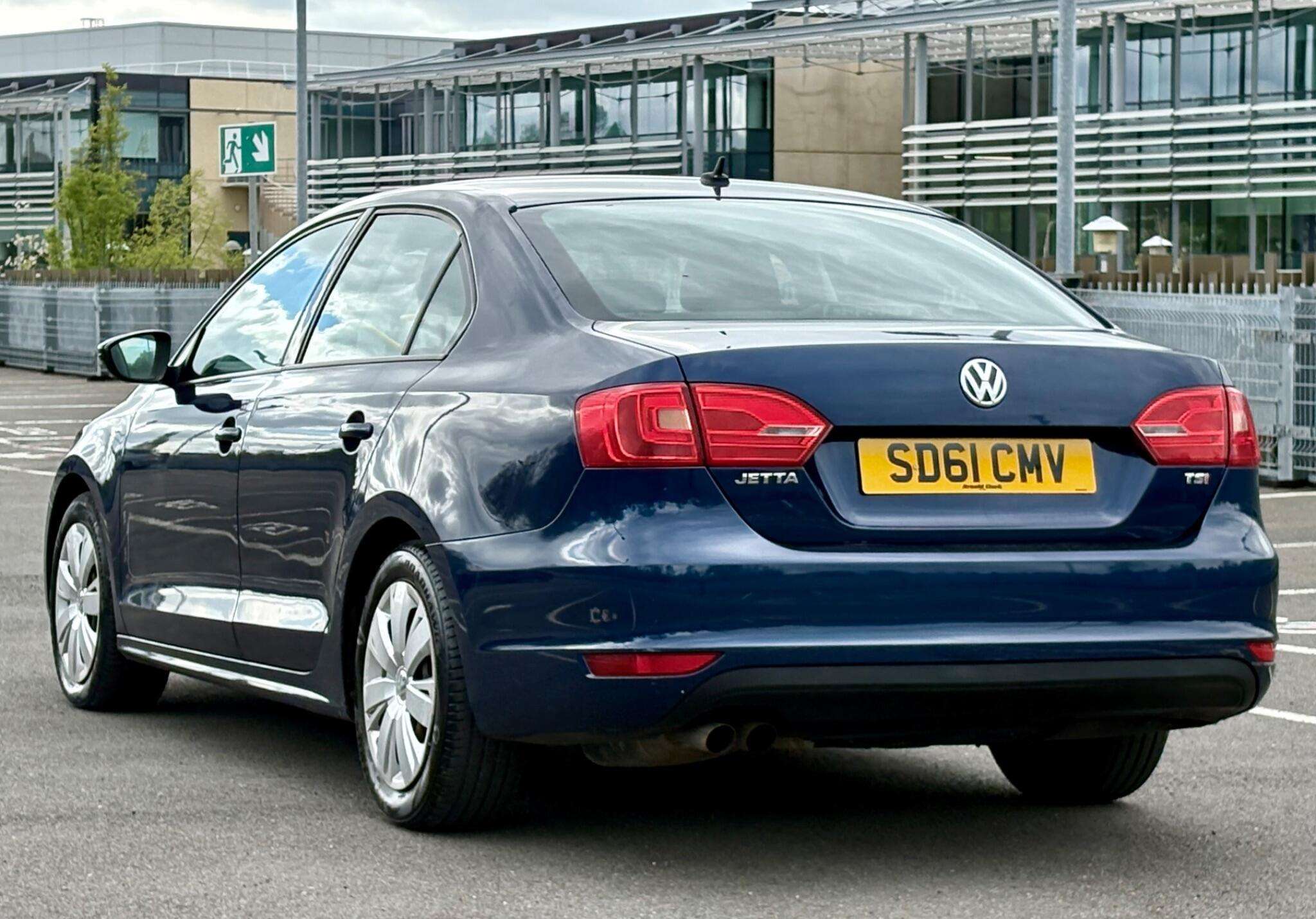 A 2011 VOLKSWAGEN JETTA 1.4 TSI S Euro 5 4dr A 2011 VOLKSWAGEN JETTA 1.4 TSI S Euro 5 4dr