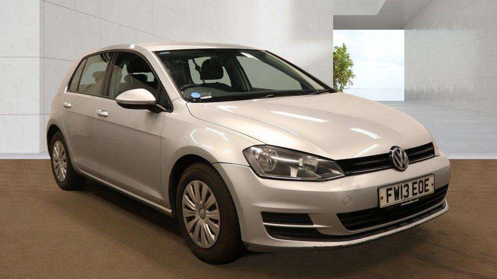A 2013 VOLKSWAGEN GOLF 1.2 TSI BlueMotion Tech S Euro 5 (s/s) 5dr A 2013 VOLKSWAGEN GOLF 1.2 TSI BlueMotion Tech S Euro 5 (s/s) 5dr