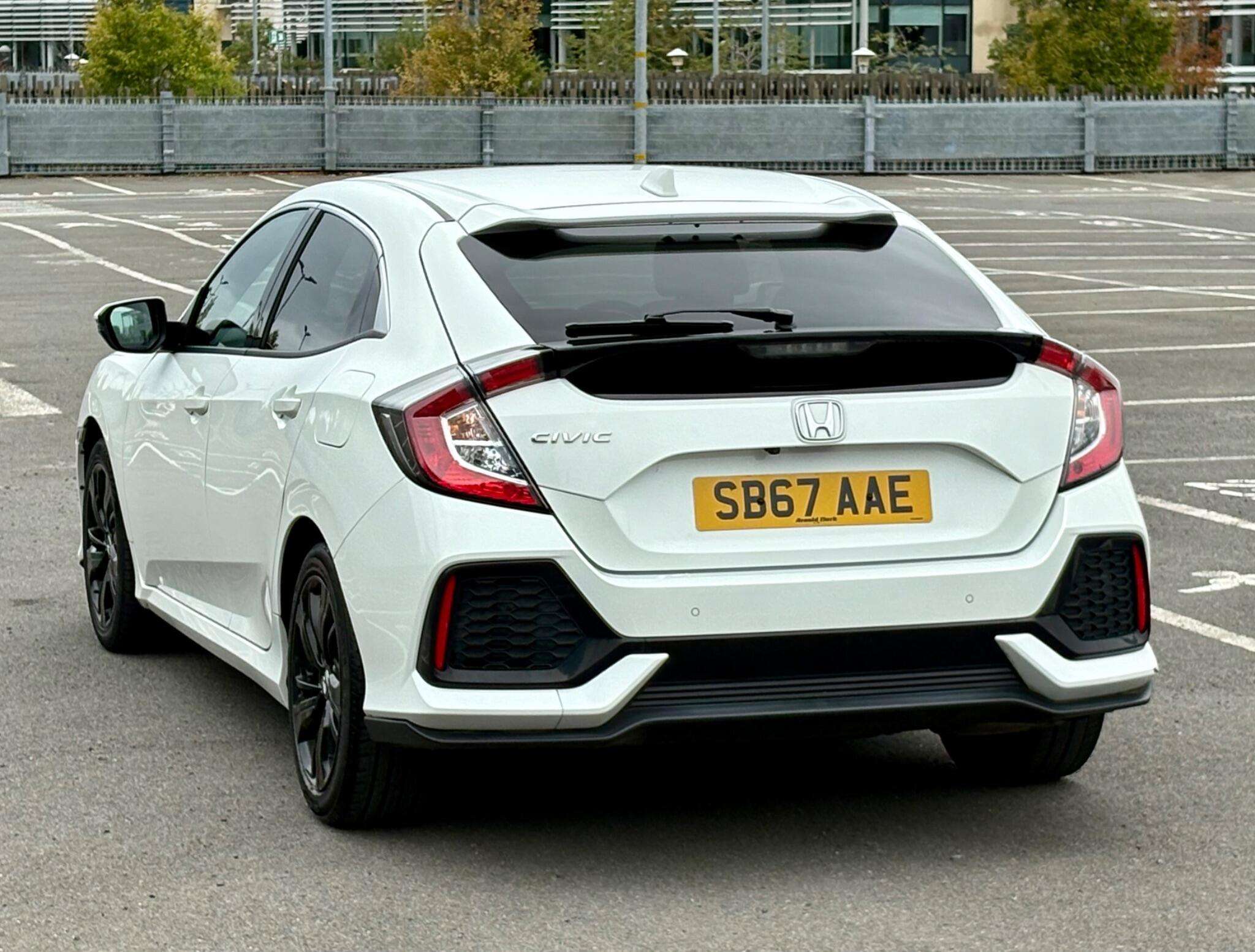 A 2017 HONDA CIVIC 1.0 VTEC Turbo SR Euro 6 (s/s) 5dr A 2017 HONDA CIVIC 1.0 VTEC Turbo SR Euro 6 (s/s) 5dr