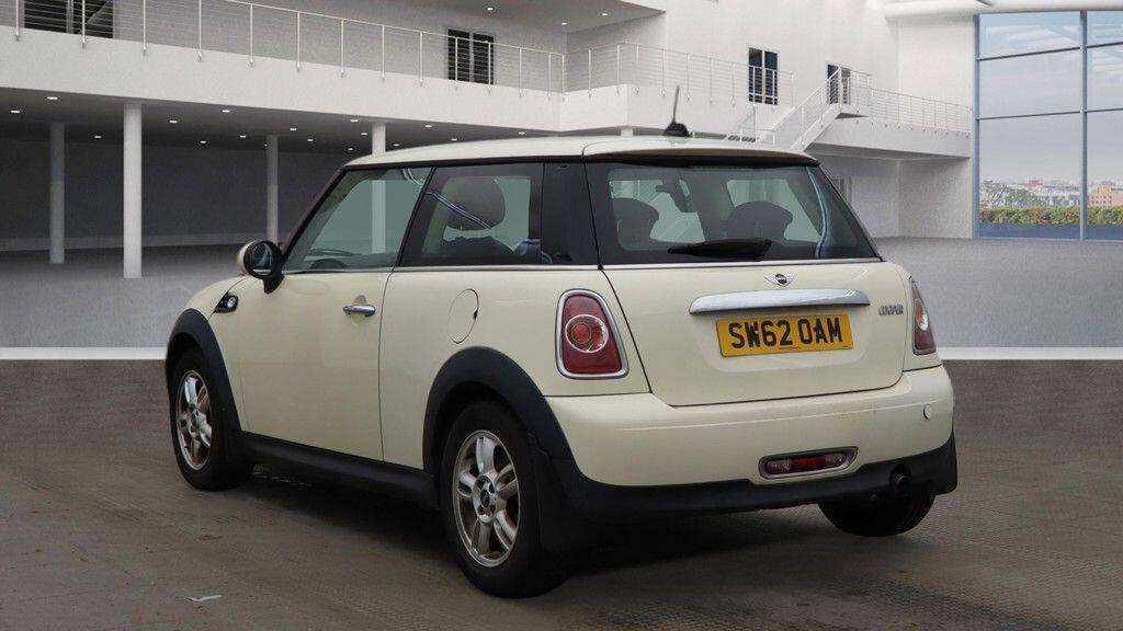 A 2012 MINI MINI COOPER A 2012 MINI MINI COOPER