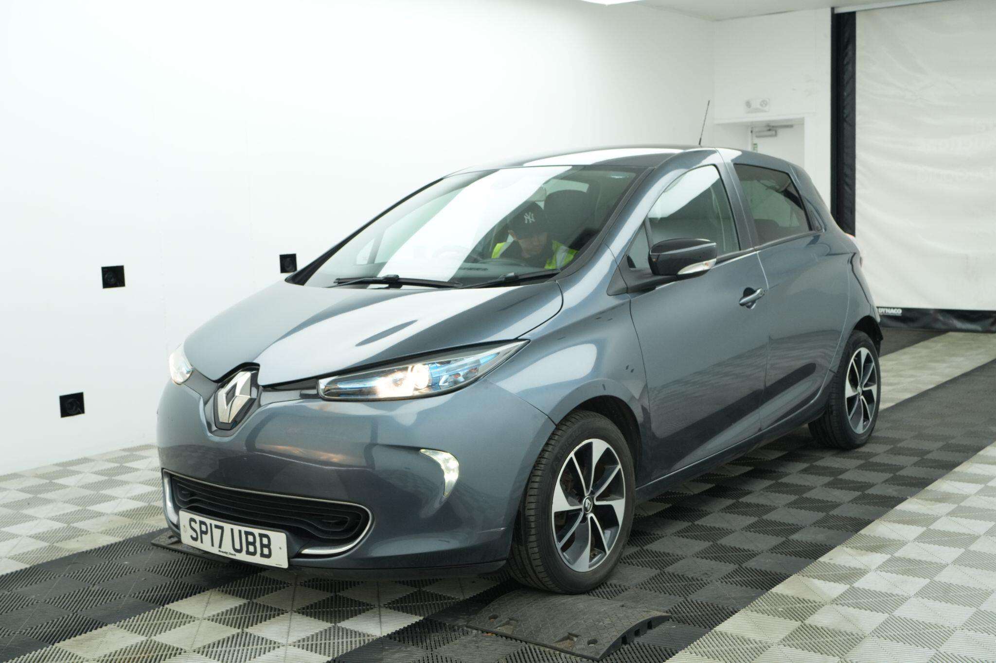 A 2017 RENAULT ZOE R90 41kWh Dynamique Nav Auto 5dr (Battery Lease) A 2017 RENAULT ZOE R90 41kWh Dynamique Nav Auto 5dr (Battery Lease)