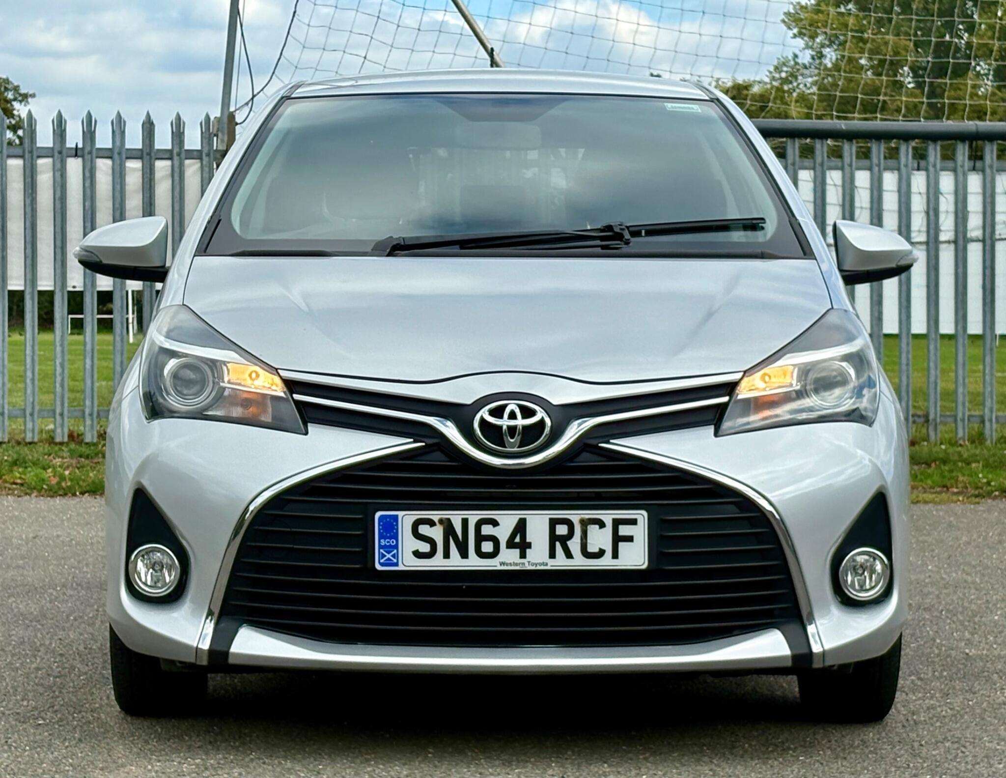 A 2014 TOYOTA YARIS 1.33 Dual VVT-i Icon Euro 5 5dr A 2014 TOYOTA YARIS 1.33 Dual VVT-i Icon Euro 5 5dr