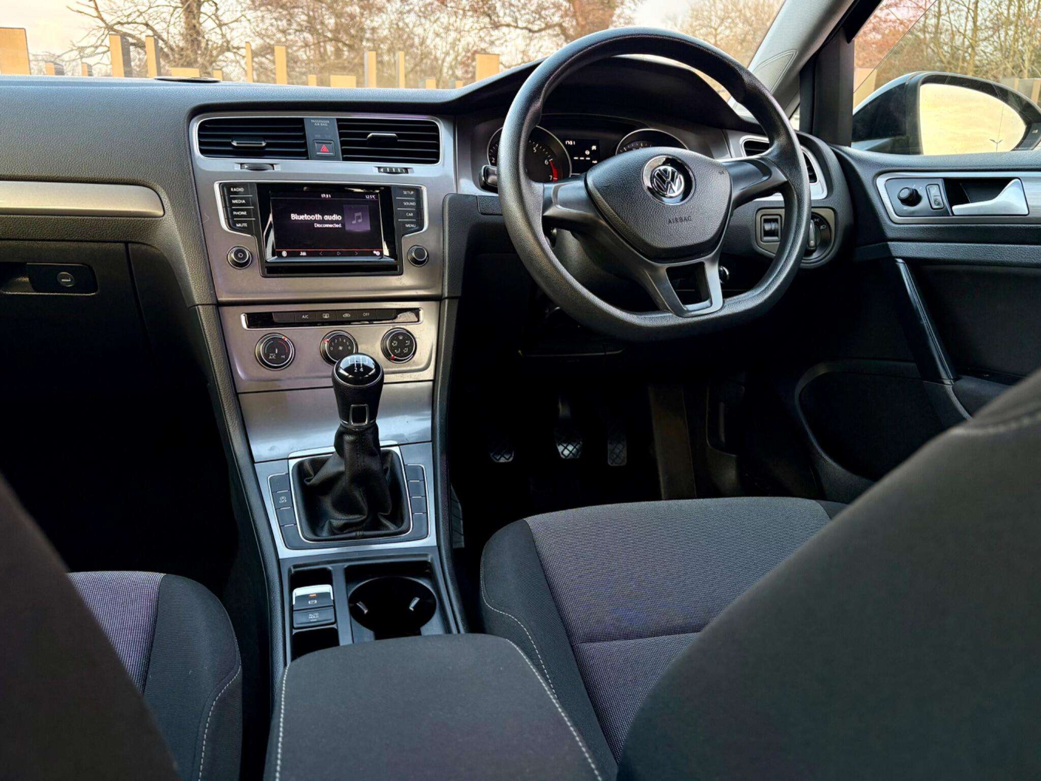 A 2014 VOLKSWAGEN GOLF 1.2 TSI BlueMotion Tech S Euro 5 (s/s) 5dr A 2014 VOLKSWAGEN GOLF 1.2 TSI BlueMotion Tech S Euro 5 (s/s) 5dr