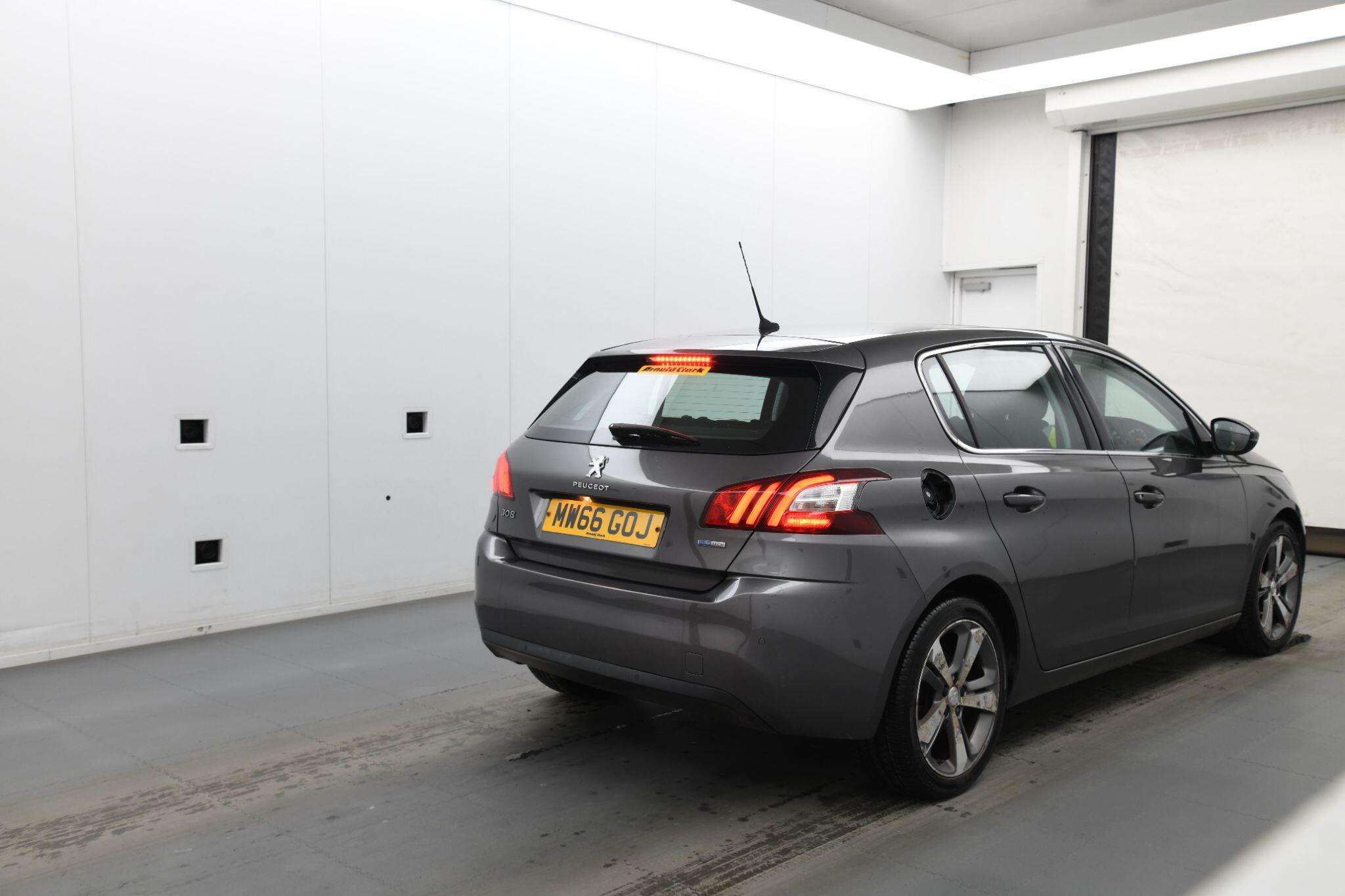 A 2016 PEUGEOT 308 1.2 PureTech Allure Euro 6 (s/s) 5dr A 2016 PEUGEOT 308 1.2 PureTech Allure Euro 6 (s/s) 5dr