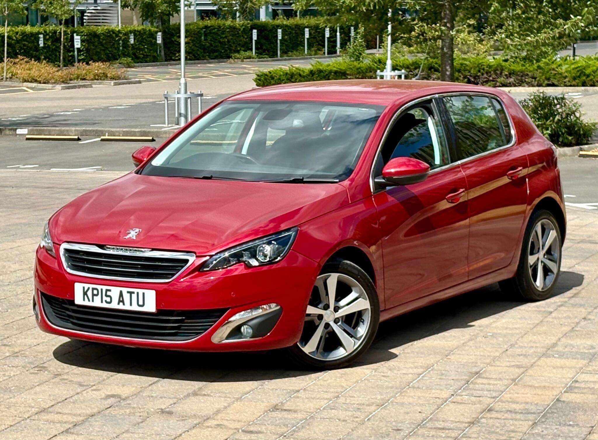 A 2015 PEUGEOT 308 1.2 PureTech Allure Euro 6 (s/s) 5dr A 2015 PEUGEOT 308 1.2 PureTech Allure Euro 6 (s/s) 5dr