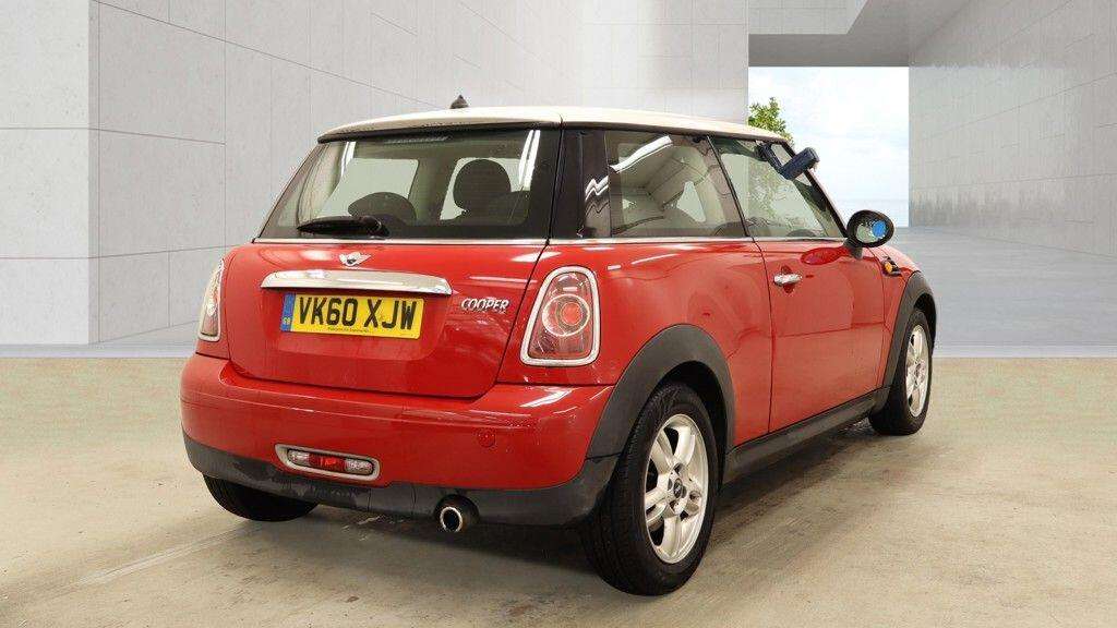 A 2010 MINI HATCH 1.6 Cooper Euro 5 3dr A 2010 MINI HATCH 1.6 Cooper Euro 5 3dr