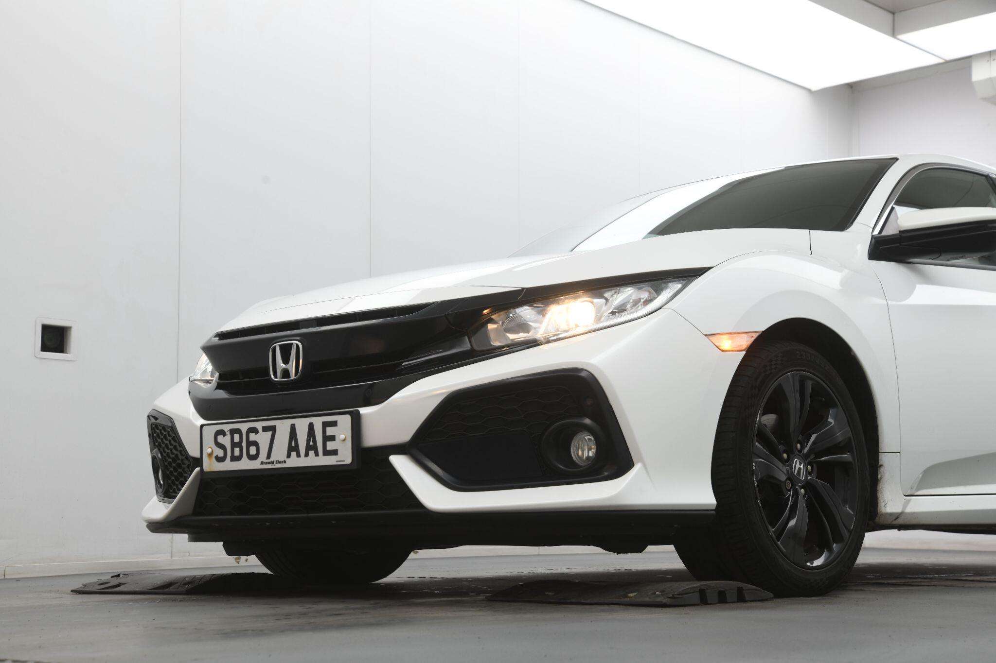 A 2017 HONDA CIVIC 1.0 VTEC Turbo SR Euro 6 (s/s) 5dr A 2017 HONDA CIVIC 1.0 VTEC Turbo SR Euro 6 (s/s) 5dr