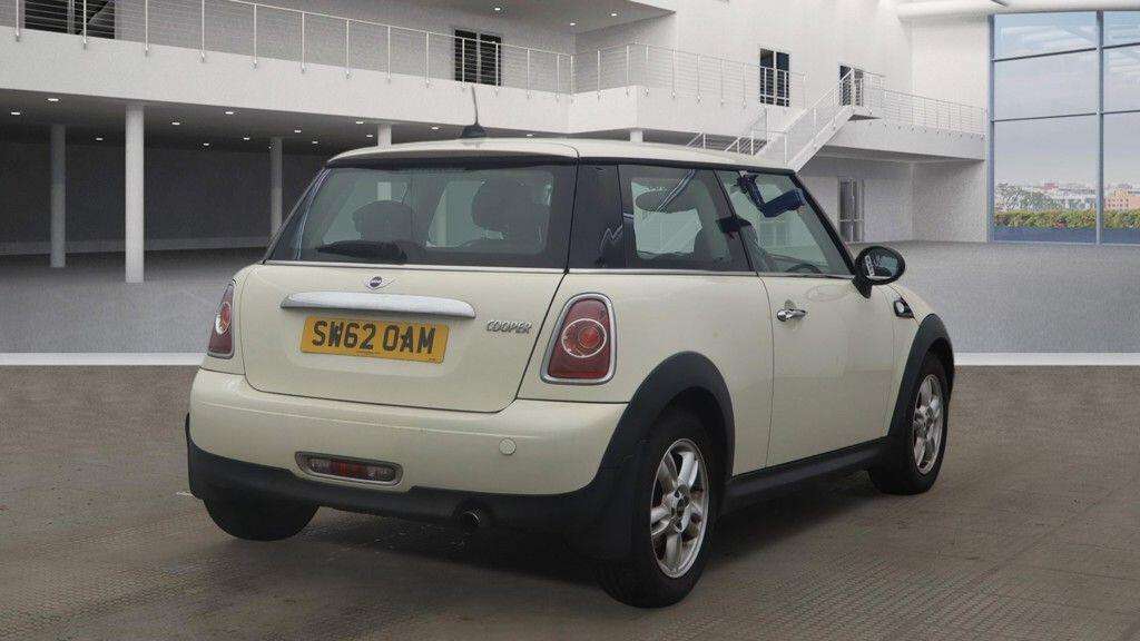 A 2012 MINI MINI COOPER A 2012 MINI MINI COOPER