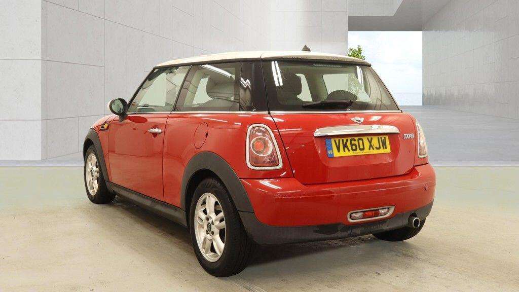 A 2010 MINI HATCH 1.6 Cooper Euro 5 3dr A 2010 MINI HATCH 1.6 Cooper Euro 5 3dr