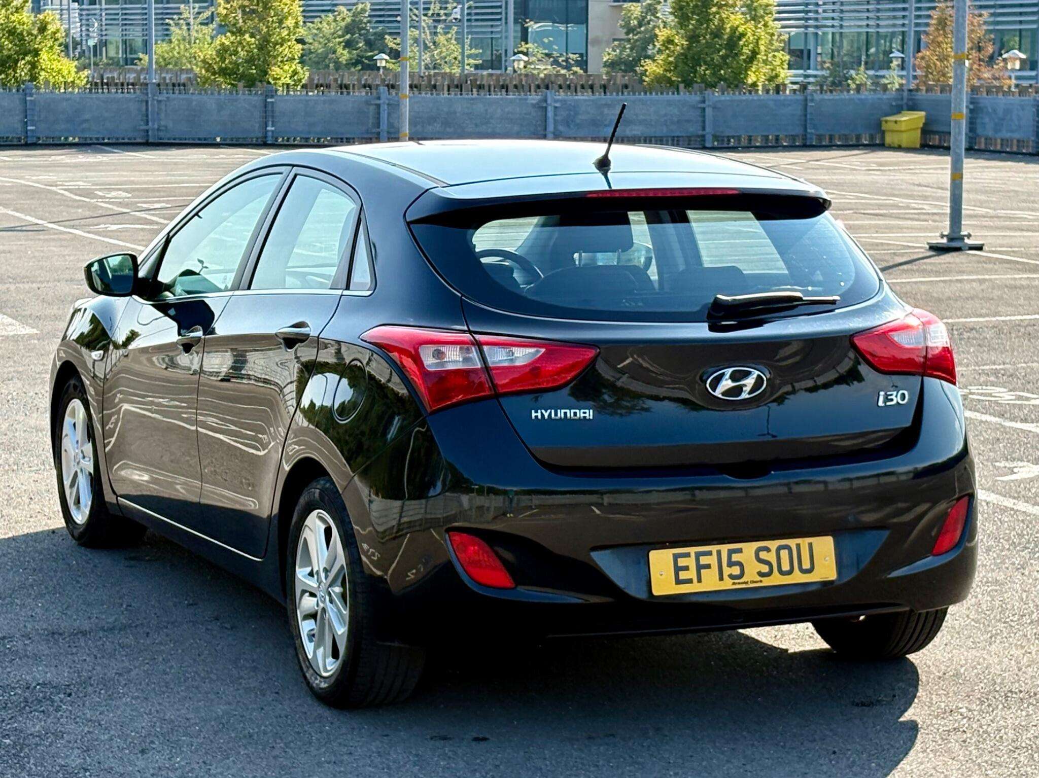 A 2015 HYUNDAI I30 1.4 Blue Drive SE Euro 6 (s/s) 5dr A 2015 HYUNDAI I30 1.4 Blue Drive SE Euro 6 (s/s) 5dr
