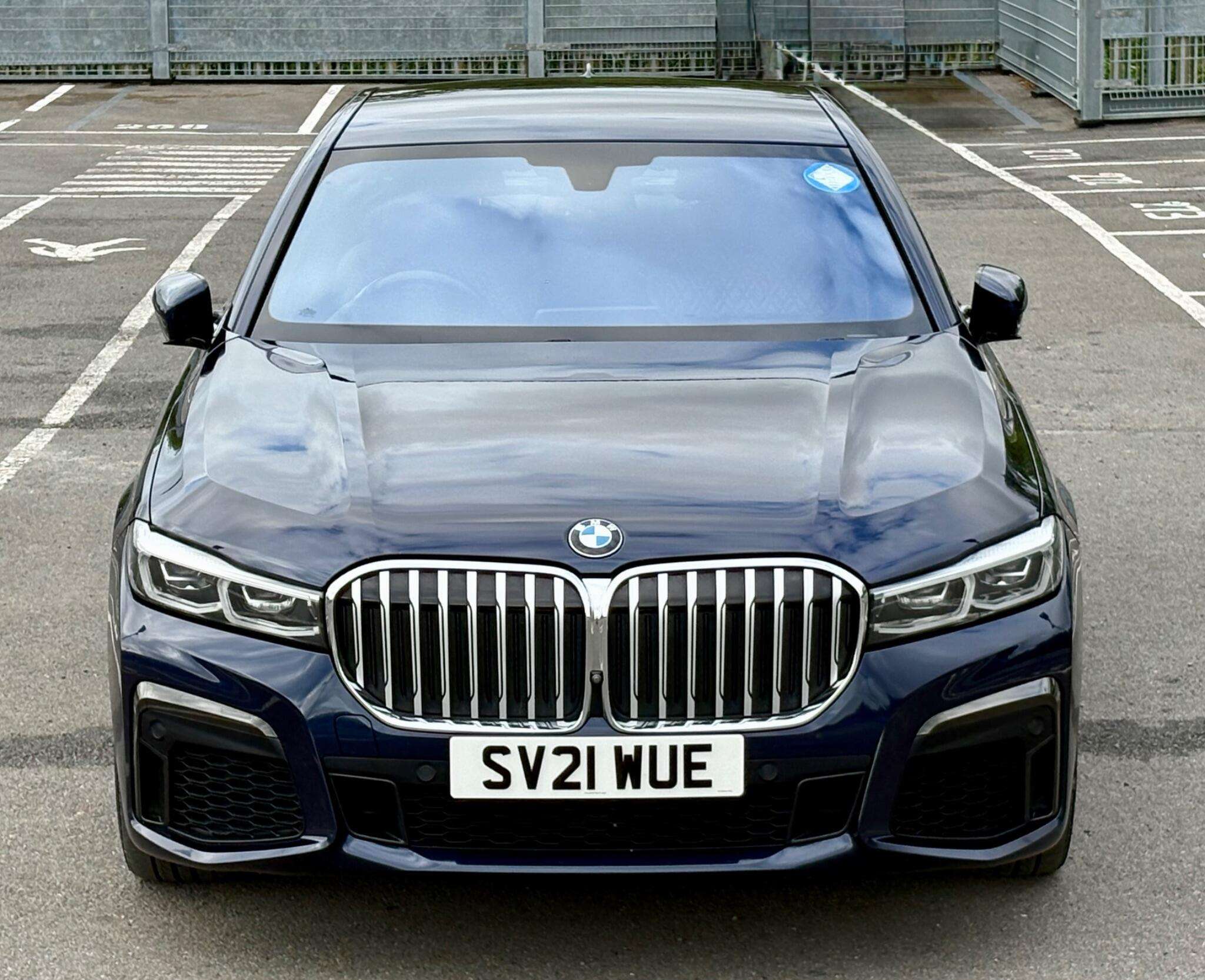 A 2021 BMW 7 SERIES 3.0 730d MHT M Sport Auto Euro 6 (s/s) 4dr A 2021 BMW 7 SERIES 3.0 730d MHT M Sport Auto Euro 6 (s/s) 4dr