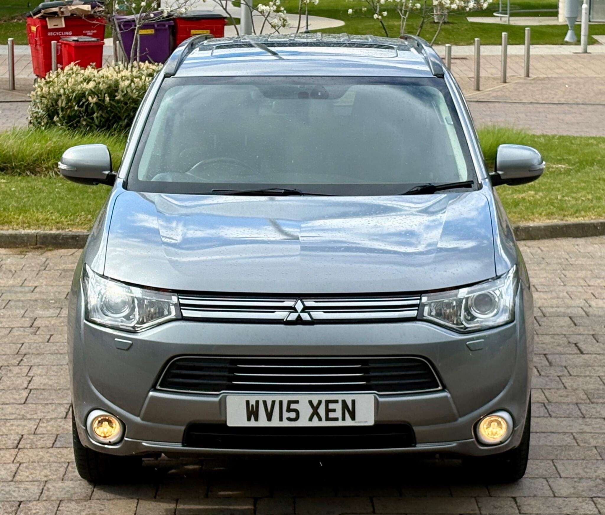 A 2015 MITSUBISHI OUTLANDER 2.0h 12kWh GX4h CVT 4WD Euro 5 (s/s) 5dr A 2015 MITSUBISHI OUTLANDER 2.0h 12kWh GX4h CVT 4WD Euro 5 (s/s) 5dr