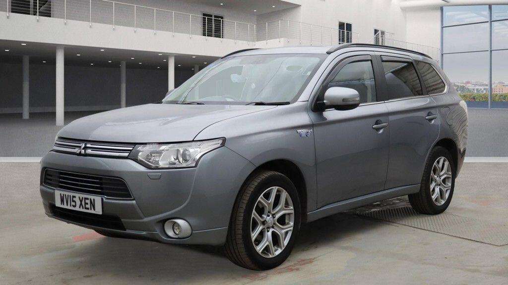 A 2015 MITSUBISHI OUTLANDER 2.0h 12kWh GX4h CVT 4WD Euro 5 (s/s) 5dr A 2015 MITSUBISHI OUTLANDER 2.0h 12kWh GX4h CVT 4WD Euro 5 (s/s) 5dr