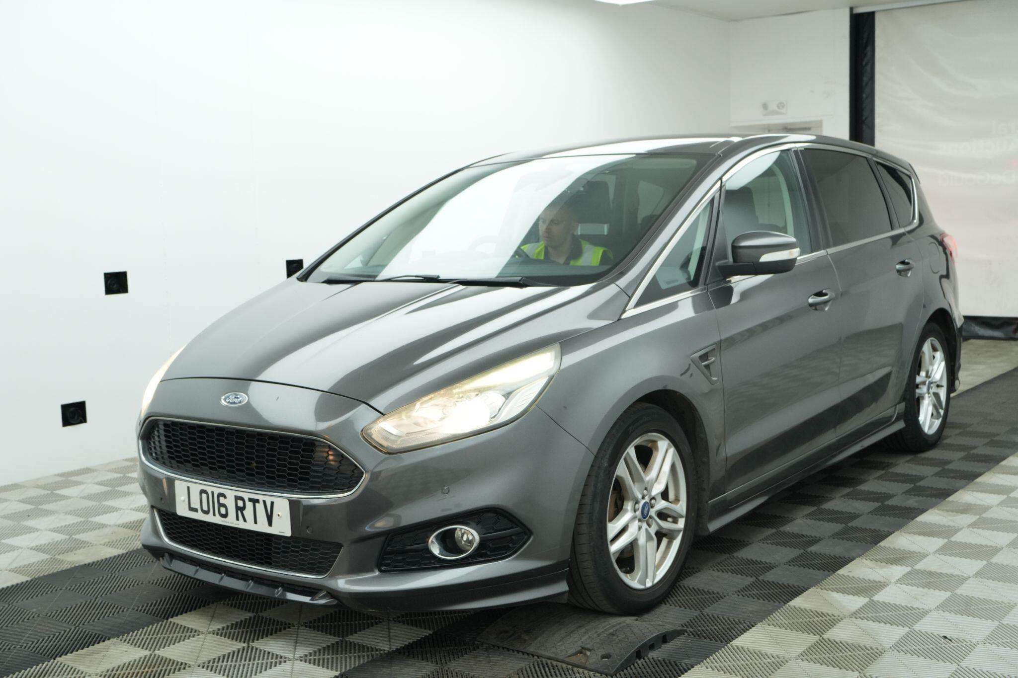 A 2016 FORD S-MAX 2.0 TDCi Titanium Sport Powershift Euro 6 (s/s) 5dr A 2016 FORD S-MAX 2.0 TDCi Titanium Sport Powershift Euro 6 (s/s) 5dr