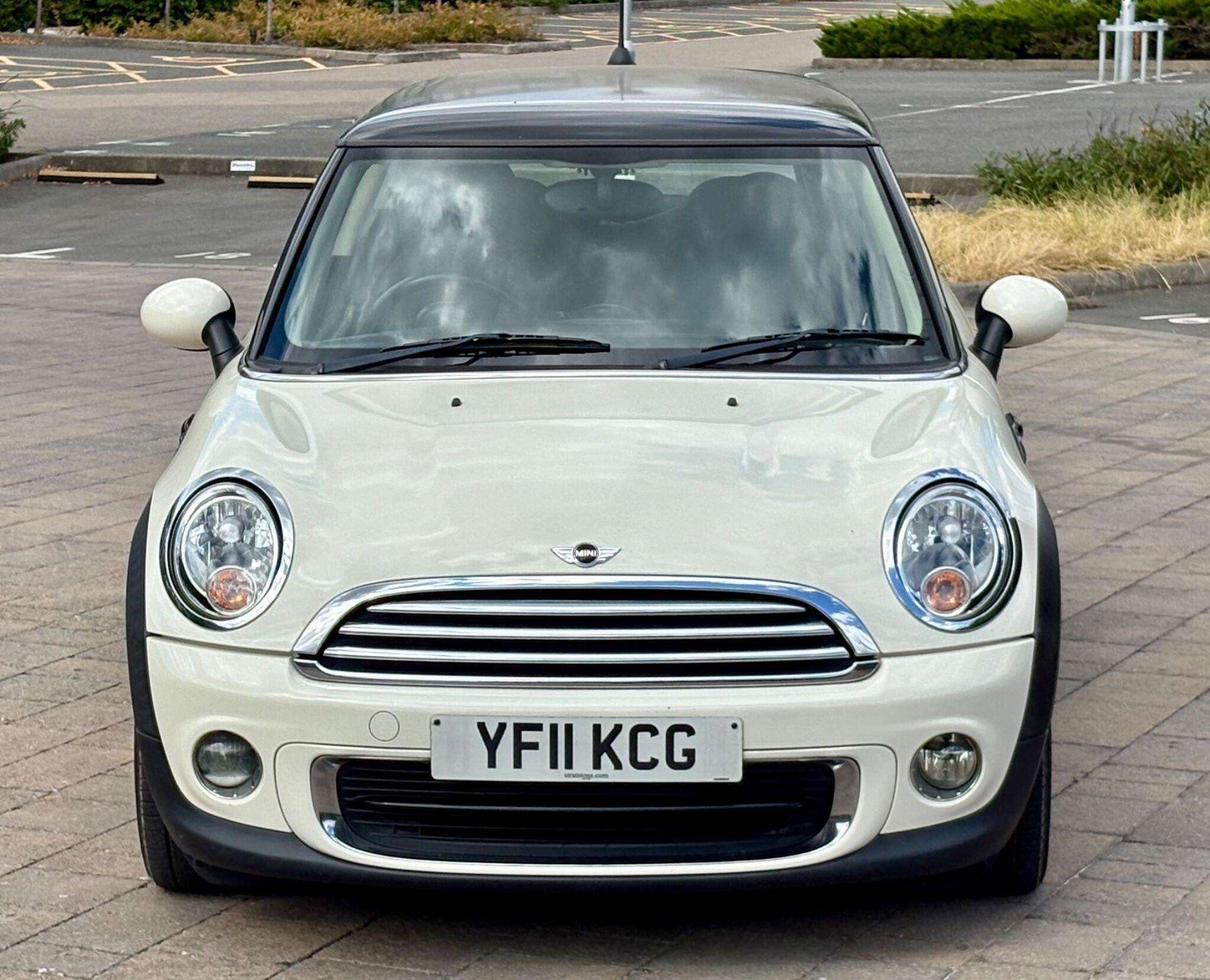A 2011 MINI HATCH 1.6 One Euro 5 3dr A 2011 MINI HATCH 1.6 One Euro 5 3dr