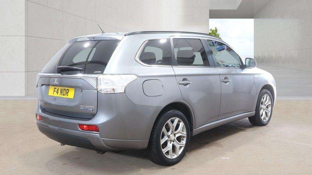 A 2014 MITSUBISHI OUTLANDER 2.0h 12kWh GX4hs CVT 4WD Euro 5 (s/s) 5dr A 2014 MITSUBISHI OUTLANDER 2.0h 12kWh GX4hs CVT 4WD Euro 5 (s/s) 5dr