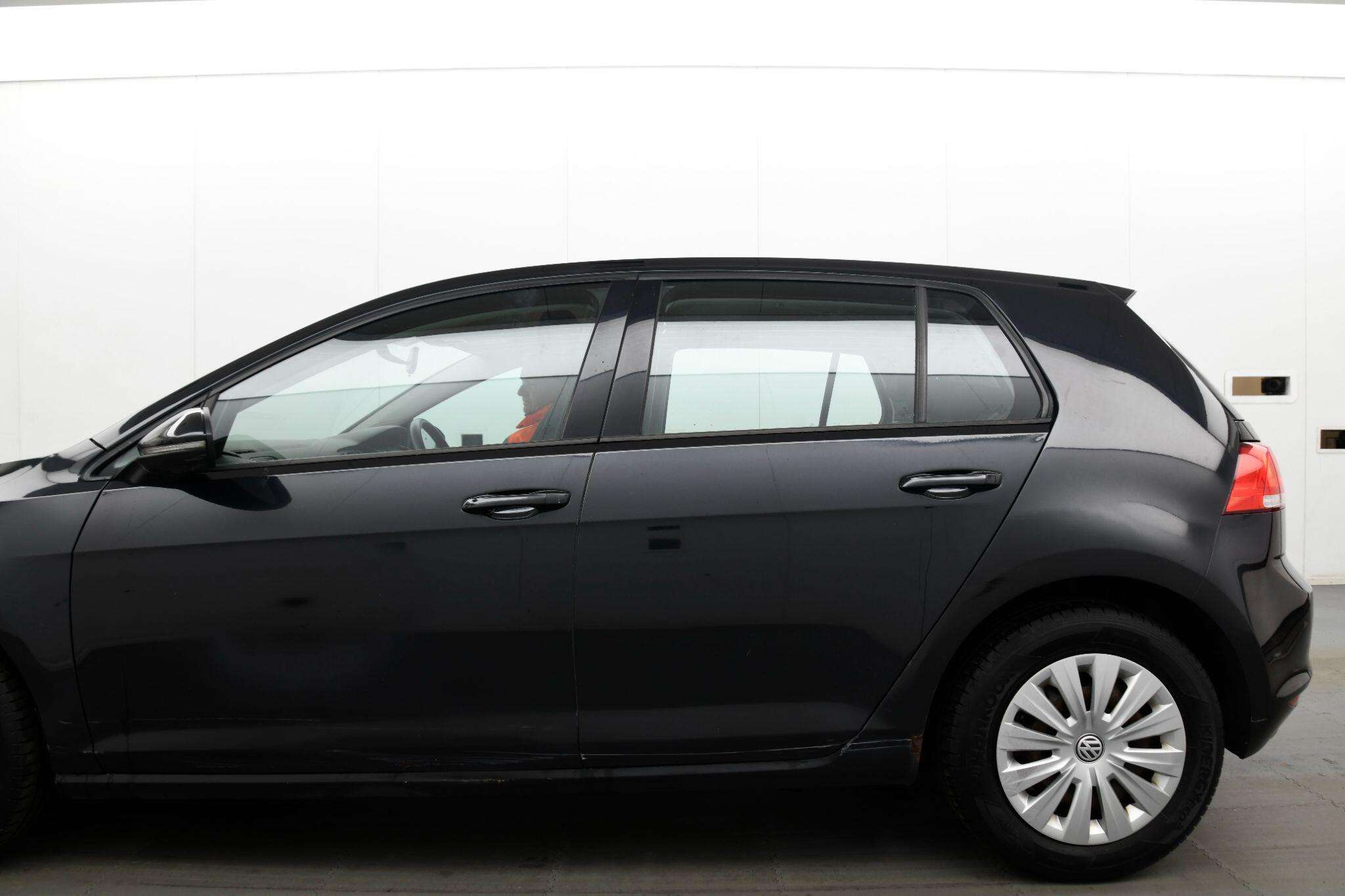 A 2014 VOLKSWAGEN GOLF 1.2 TSI BlueMotion Tech S Euro 5 (s/s) 5dr A 2014 VOLKSWAGEN GOLF 1.2 TSI BlueMotion Tech S Euro 5 (s/s) 5dr