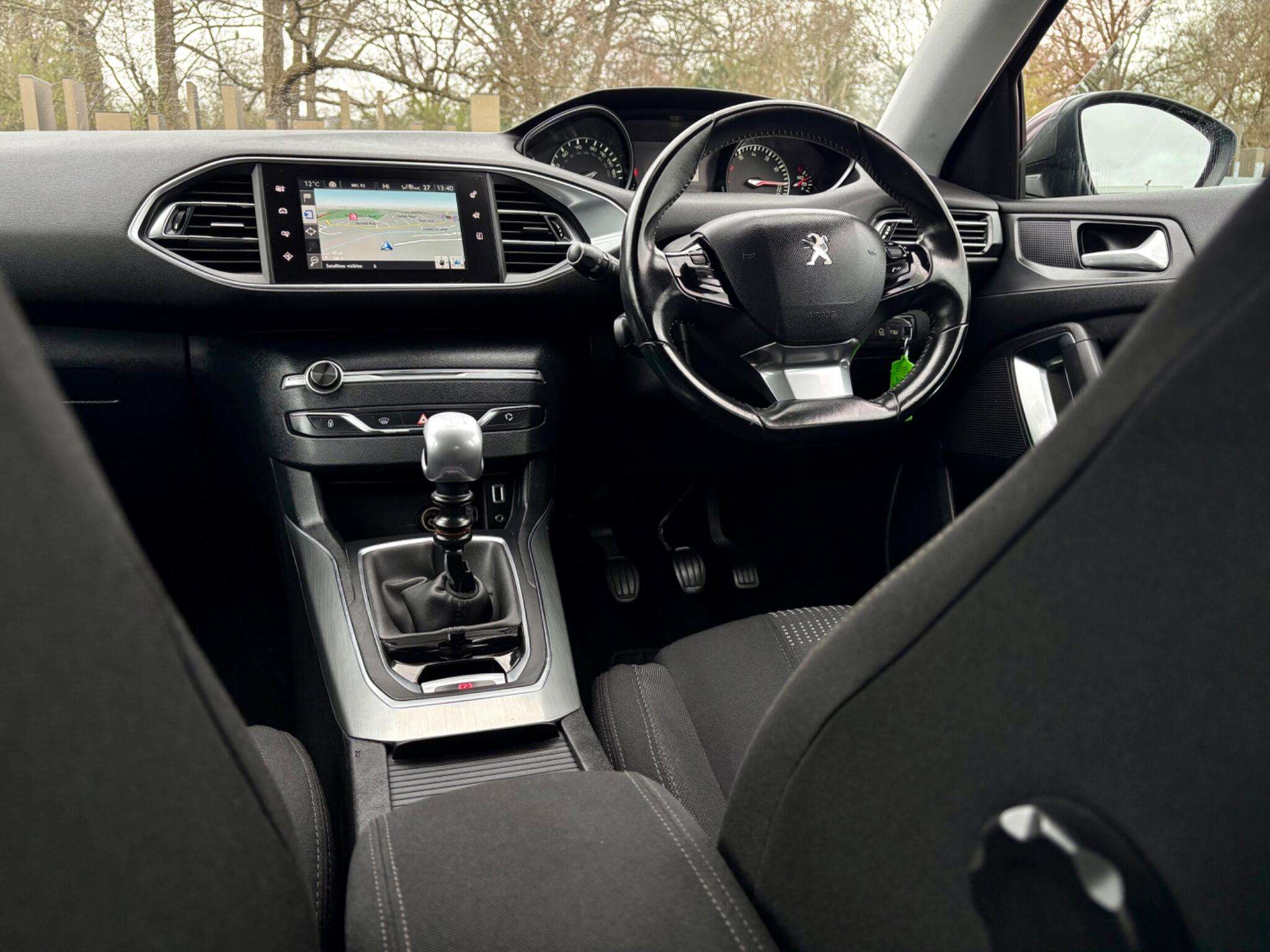 A 2016 PEUGEOT 308 1.2 PureTech Allure Euro 6 (s/s) 5dr A 2016 PEUGEOT 308 1.2 PureTech Allure Euro 6 (s/s) 5dr