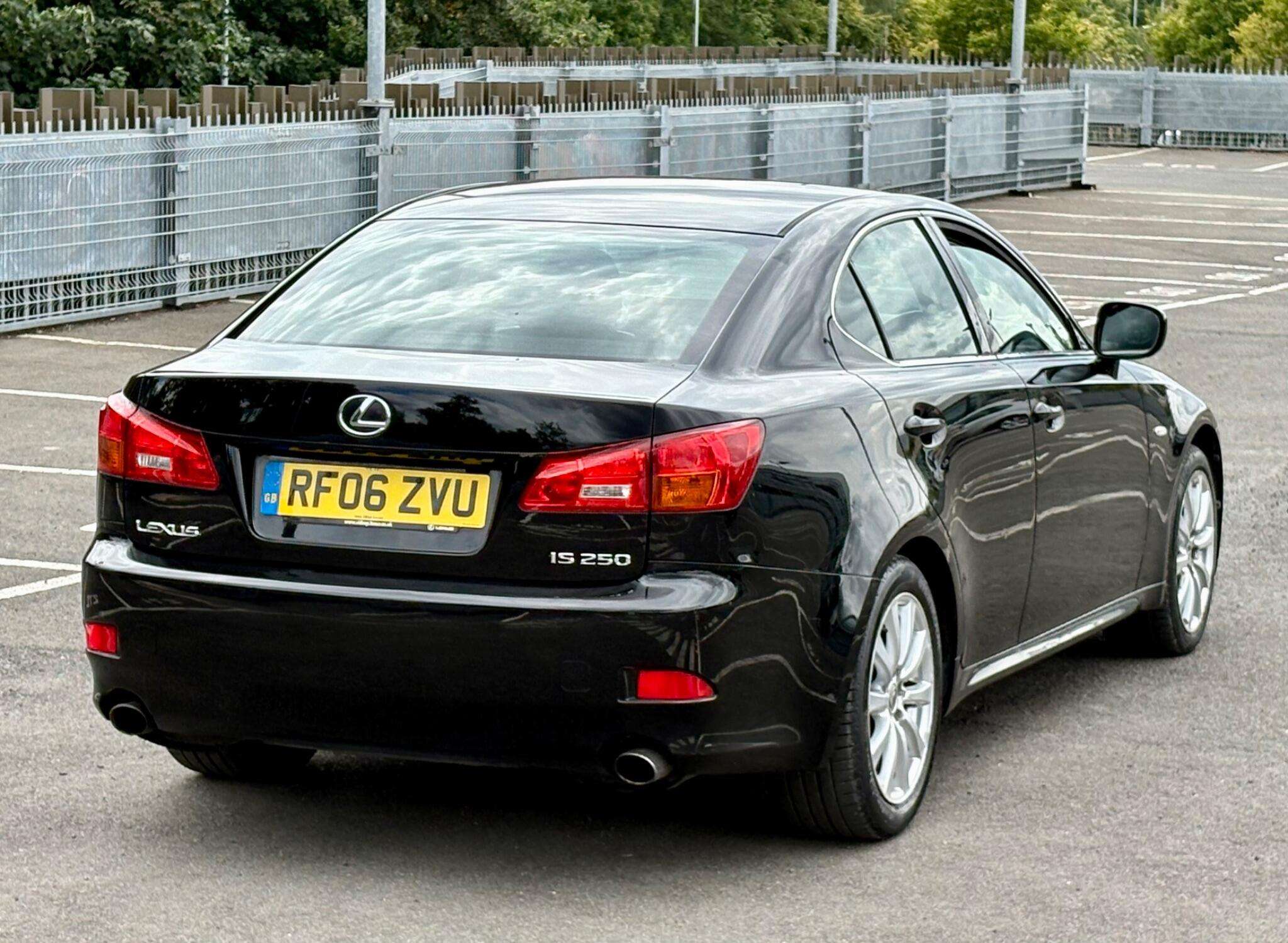 A 2006 LEXUS IS 2.5 250 SE 4dr A 2006 LEXUS IS 2.5 250 SE 4dr