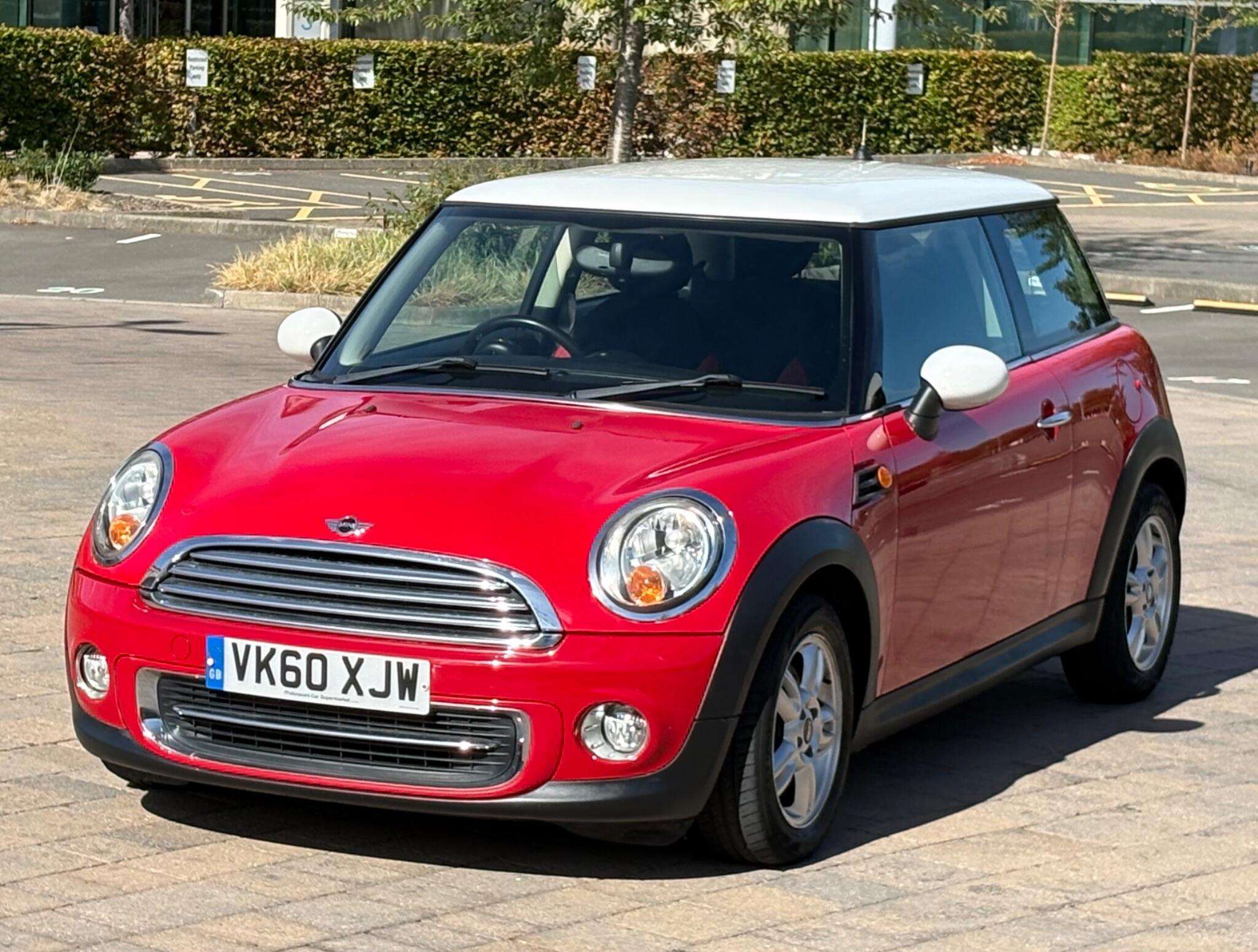 A 2010 MINI HATCH 1.6 Cooper Euro 5 3dr A 2010 MINI HATCH 1.6 Cooper Euro 5 3dr