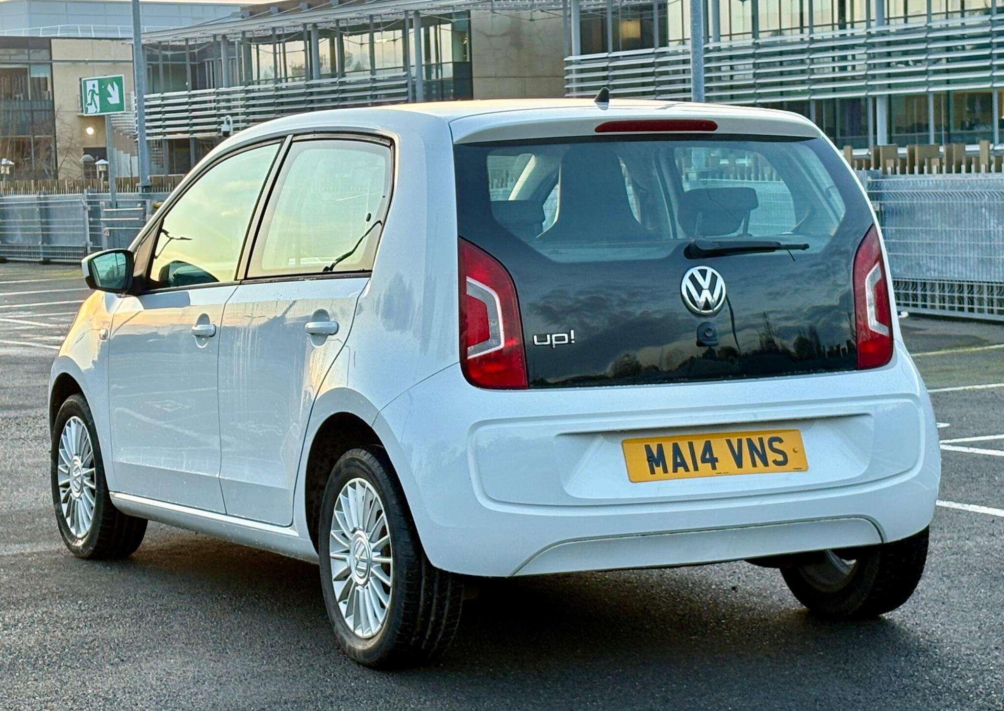 A 2014 VOLKSWAGEN UP! 1.0 High up! Euro 5 5dr A 2014 VOLKSWAGEN UP! 1.0 High up! Euro 5 5dr