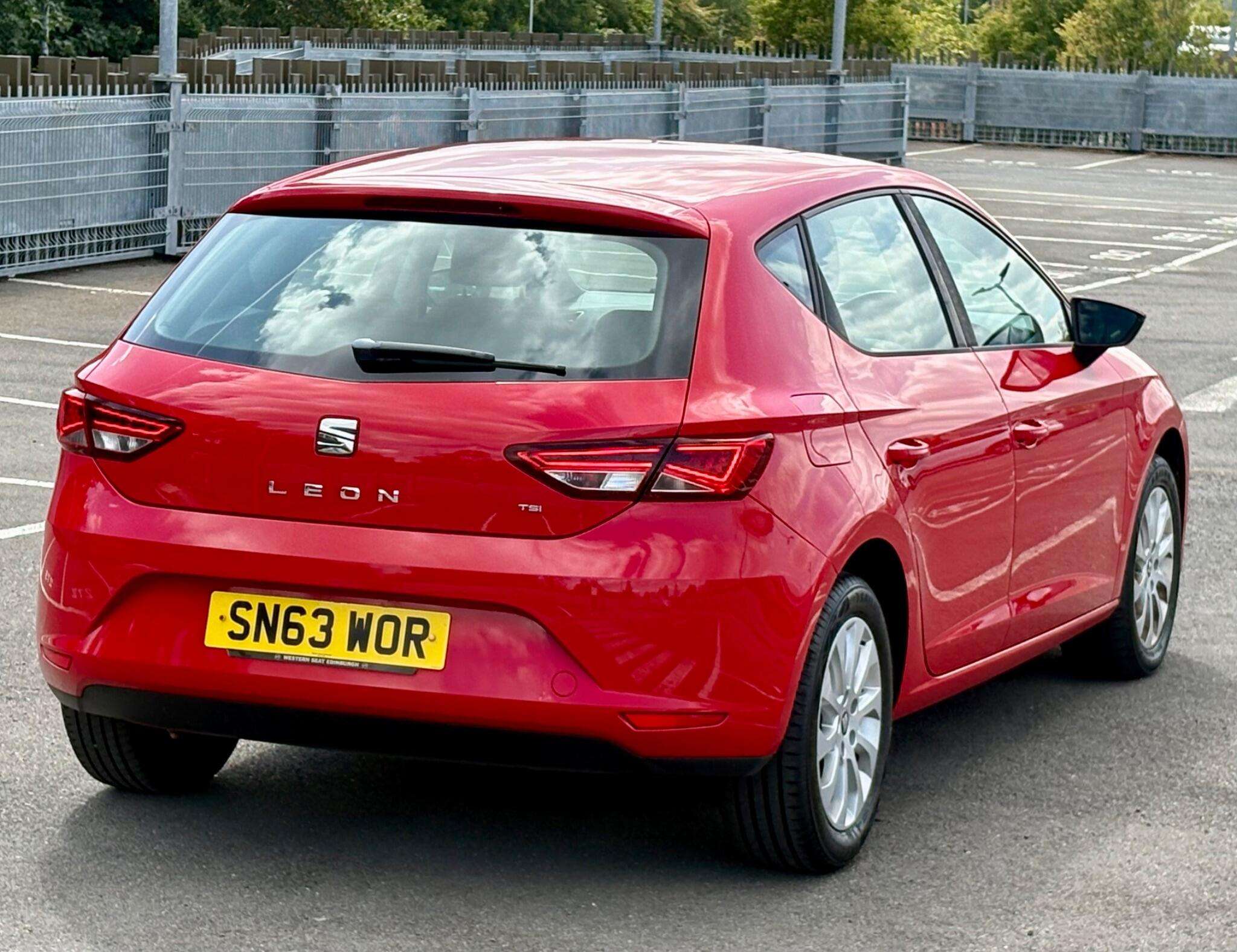 A 2013 SEAT LEON 1.2 TSI SE Euro 5 (s/s) 5dr A 2013 SEAT LEON 1.2 TSI SE Euro 5 (s/s) 5dr