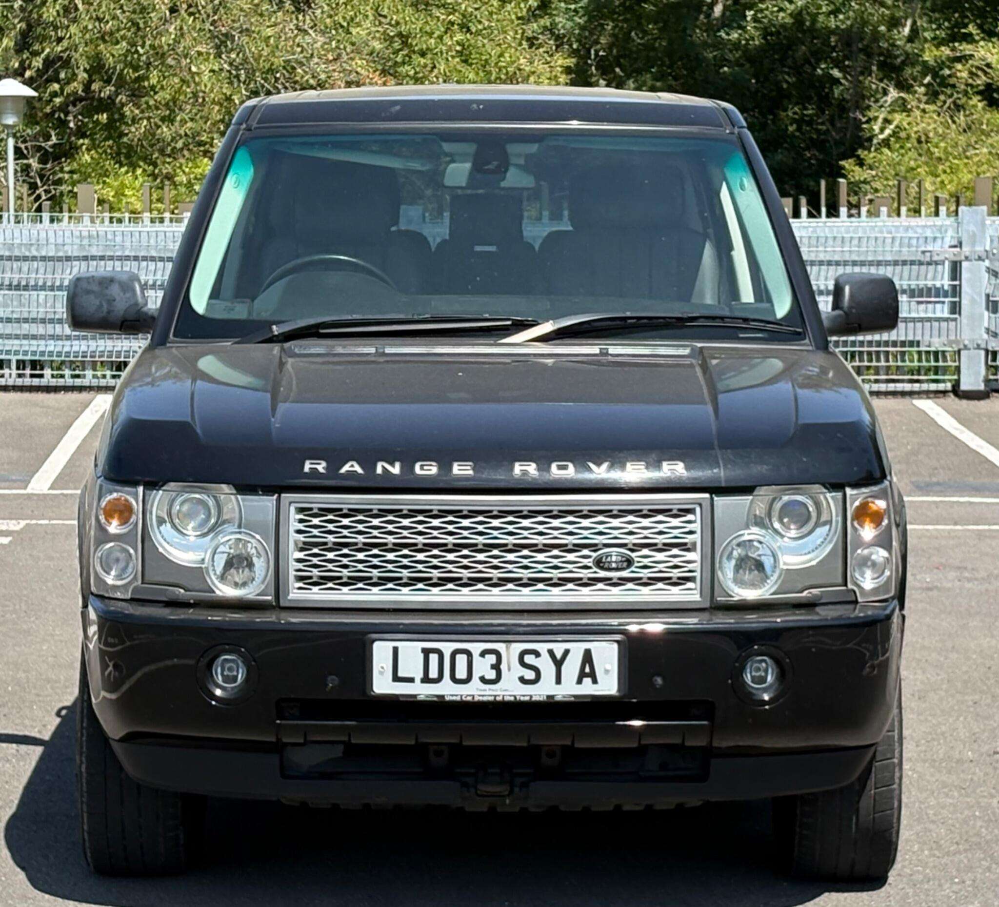 A 2003 LAND ROVER RANGE ROVER 4.4 V8 Vogue Station Wagon 5dr A 2003 LAND ROVER RANGE ROVER 4.4 V8 Vogue Station Wagon 5dr