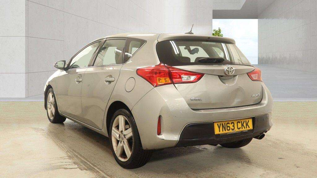 A 2013 TOYOTA AURIS 1.6 V-Matic Icon Euro 5 5dr A 2013 TOYOTA AURIS 1.6 V-Matic Icon Euro 5 5dr