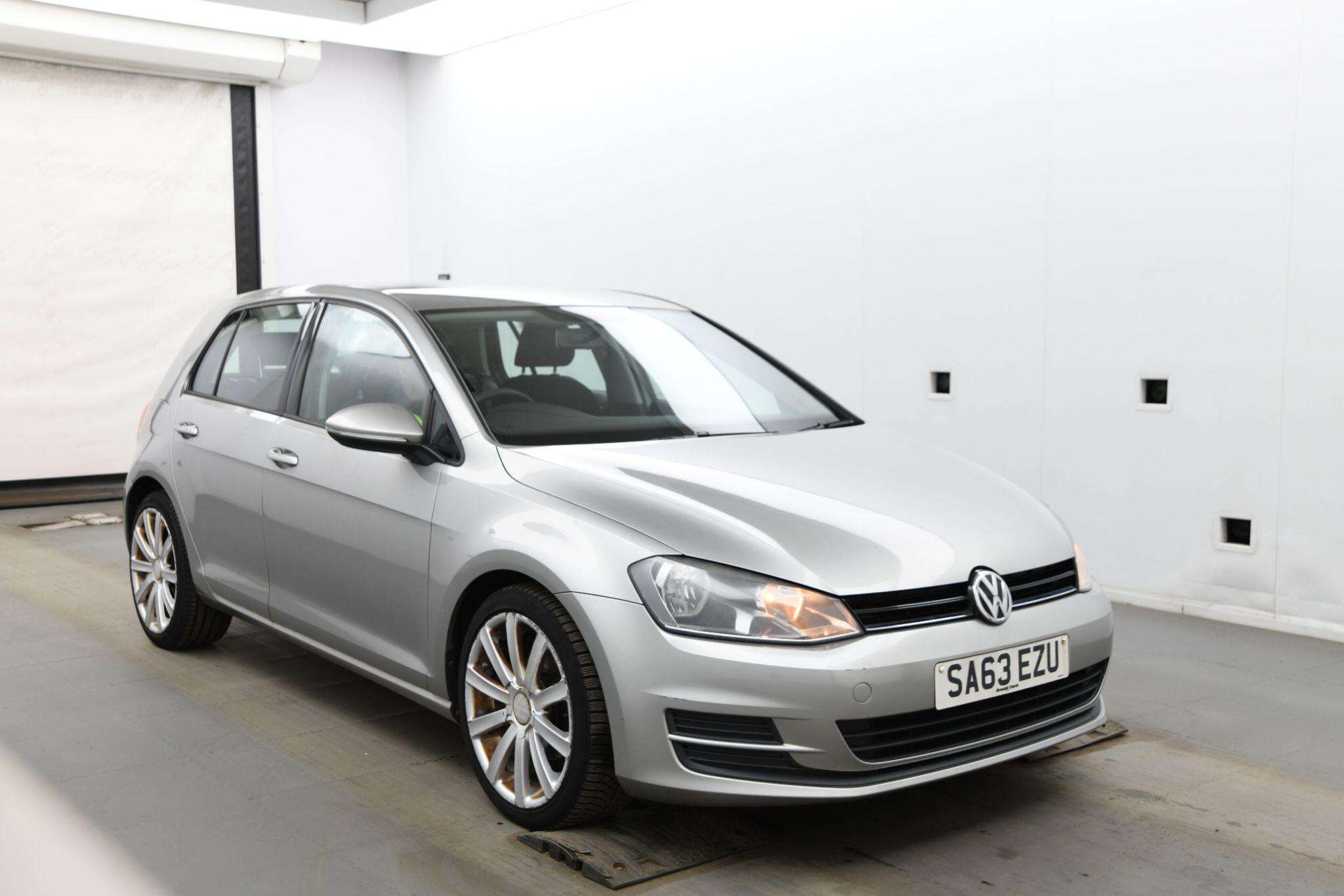 A 2013 VOLKSWAGEN GOLF 1.2 TSI BlueMotion Tech S Euro 5 (s/s) 5dr A 2013 VOLKSWAGEN GOLF 1.2 TSI BlueMotion Tech S Euro 5 (s/s) 5dr