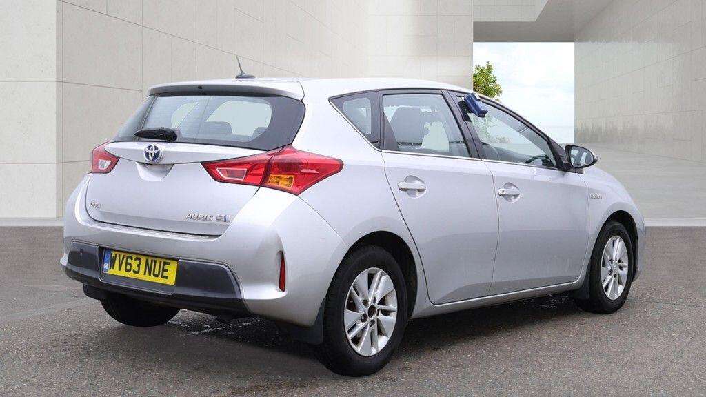 A 2013 TOYOTA AURIS 1.8 VVT-h Icon CVT Euro 5 (s/s) 5dr A 2013 TOYOTA AURIS 1.8 VVT-h Icon CVT Euro 5 (s/s) 5dr