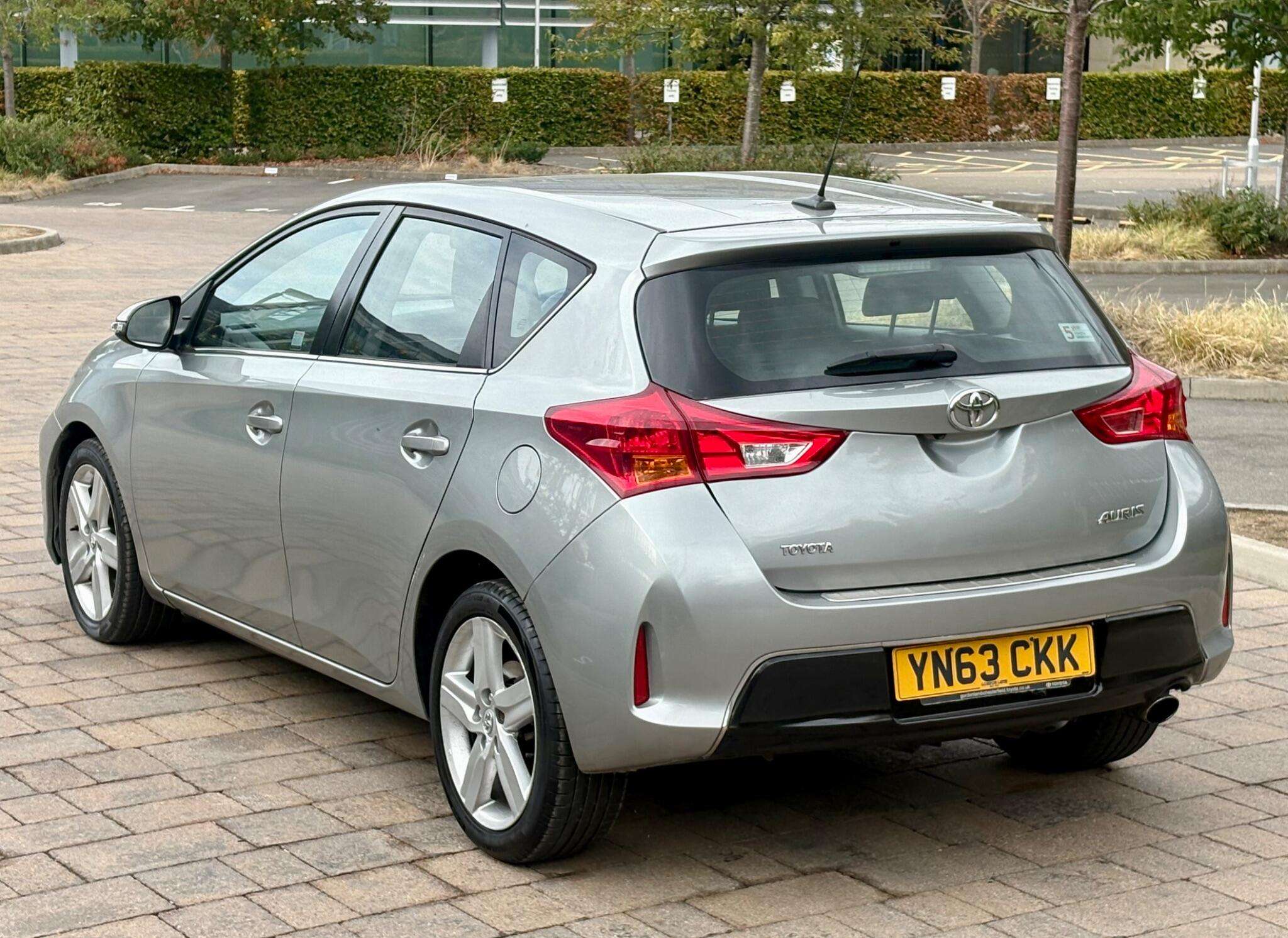 A 2013 TOYOTA AURIS 1.6 V-Matic Icon Euro 5 5dr A 2013 TOYOTA AURIS 1.6 V-Matic Icon Euro 5 5dr