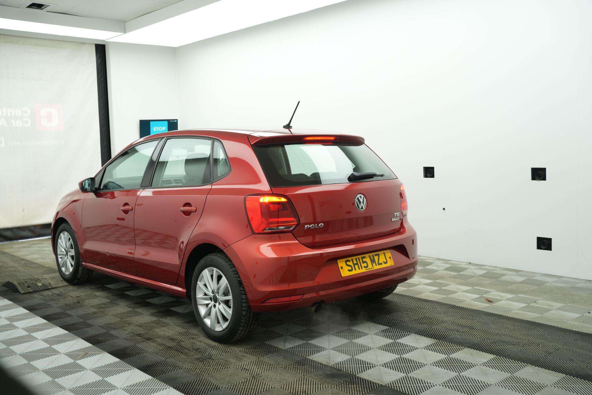 A 2015 VOLKSWAGEN POLO 1.2 TSI BlueMotion Tech SE Euro 6 (s/s) 5dr A 2015 VOLKSWAGEN POLO 1.2 TSI BlueMotion Tech SE Euro 6 (s/s) 5dr