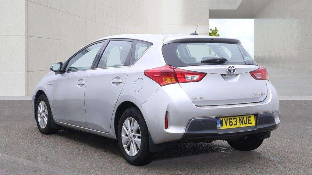 A 2013 TOYOTA AURIS 1.8 VVT-h Icon CVT Euro 5 (s/s) 5dr A 2013 TOYOTA AURIS 1.8 VVT-h Icon CVT Euro 5 (s/s) 5dr