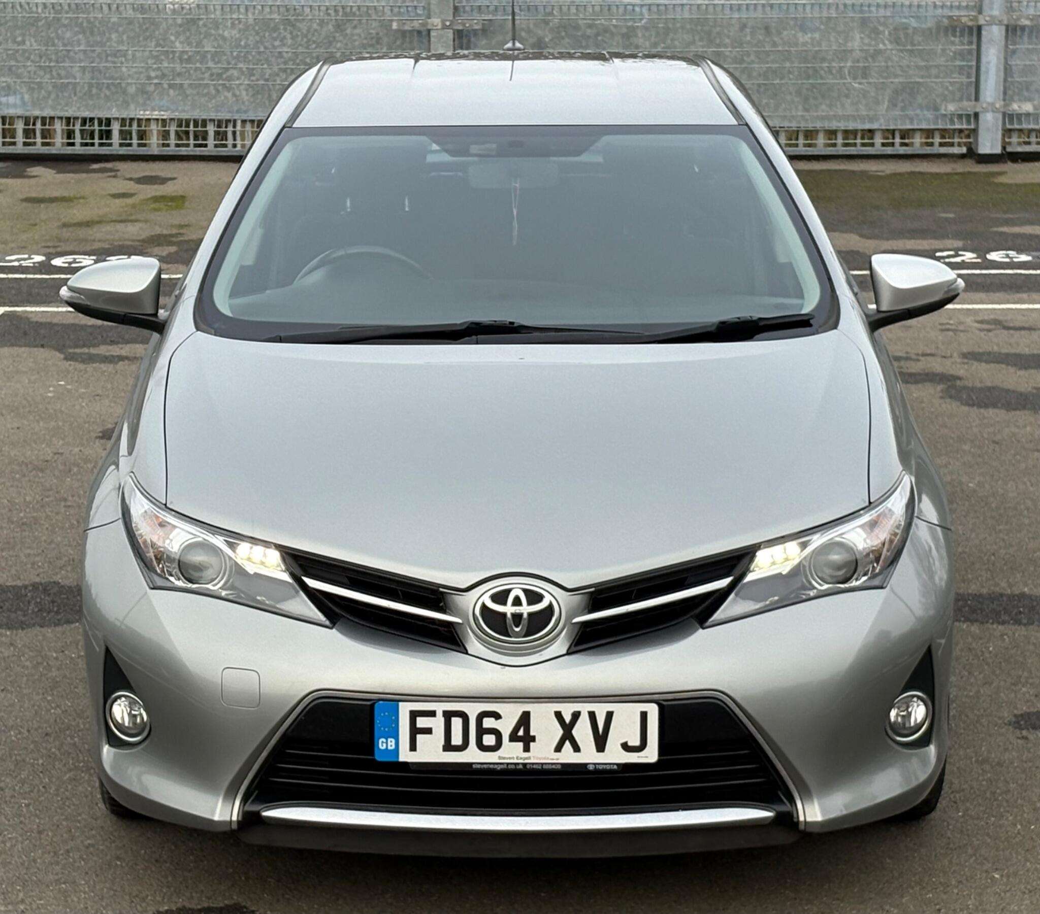 A 2014 TOYOTA AURIS 1.6 V-Matic Icon Euro 5 5dr A 2014 TOYOTA AURIS 1.6 V-Matic Icon Euro 5 5dr