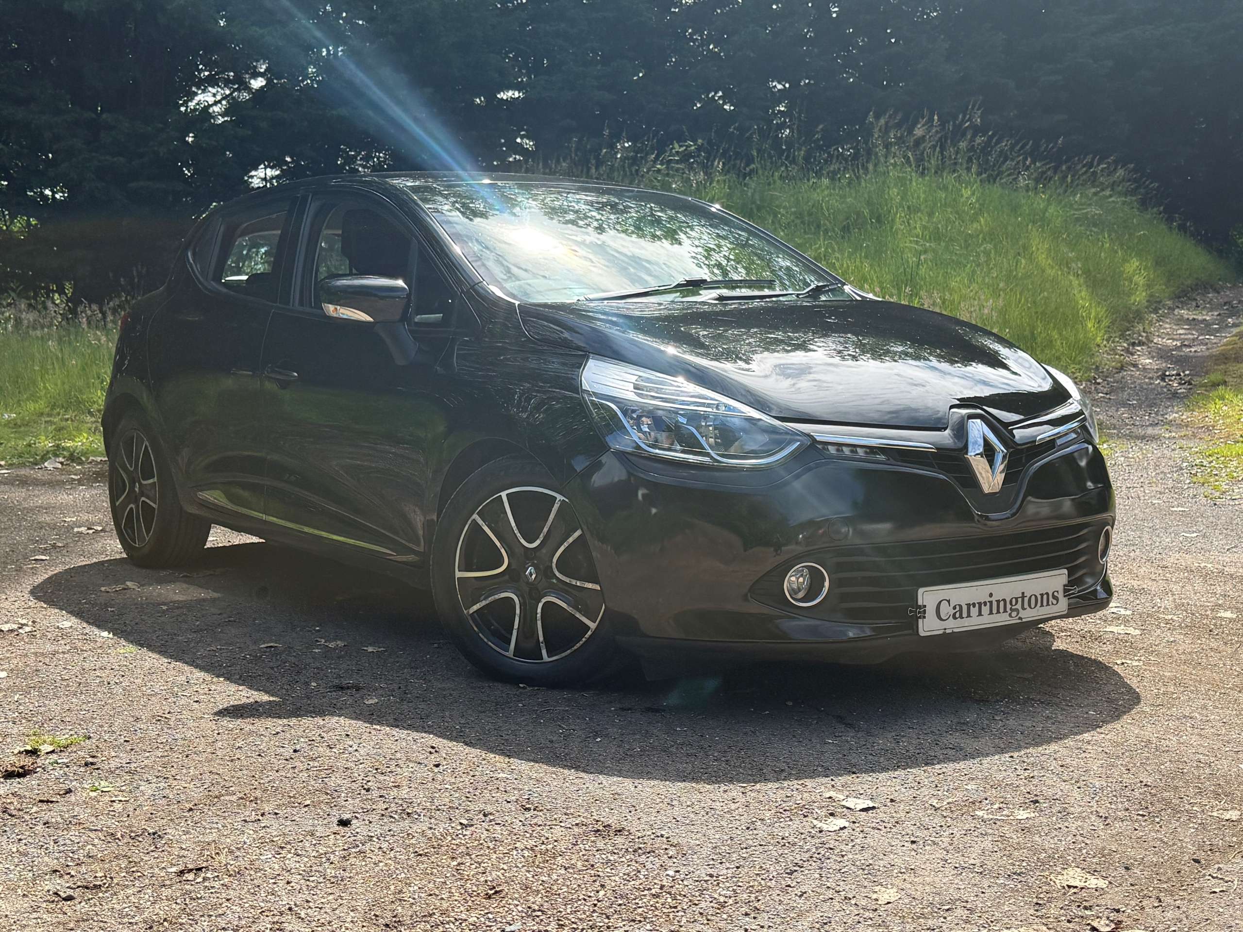 A 2014 RENAULT CLIO 1.2 16V Dynamique MediaNav Hatchback 5dr Petrol Manual Euro 5 (75 ps) A 2014 RENAULT CLIO 1.2 16V Dynamique MediaNav Hatchback 5dr Petrol Manual Euro 5 (75 ps)