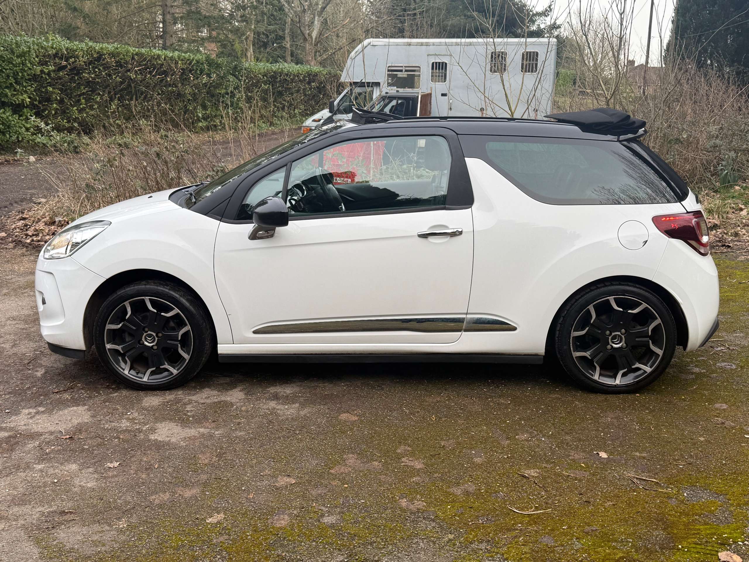 A 2014 CITROEN DS3 CABRIO 1.6 VTi DStyle Plus Convertible 2dr Petrol Manual Euro 5 (120 ps) A 2014 CITROEN DS3 CABRIO 1.6 VTi DStyle Plus Convertible 2dr Petrol Manual Euro 5 (120 ps)