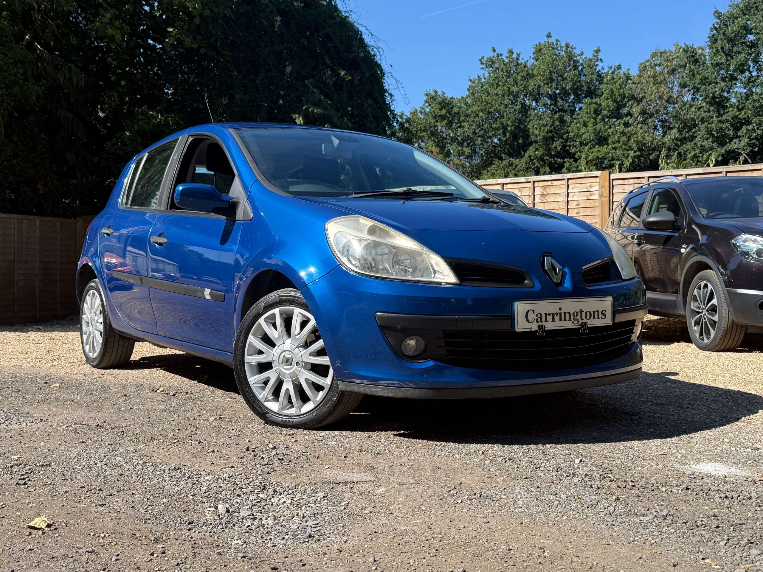 A 2009 RENAULT CLIO 1.2 16v Dynamique Hatchback 5dr Petrol Manual (139 g/km, 75 bhp) A 2009 RENAULT CLIO 1.2 16v Dynamique Hatchback 5dr Petrol Manual (139 g/km, 75 bhp)