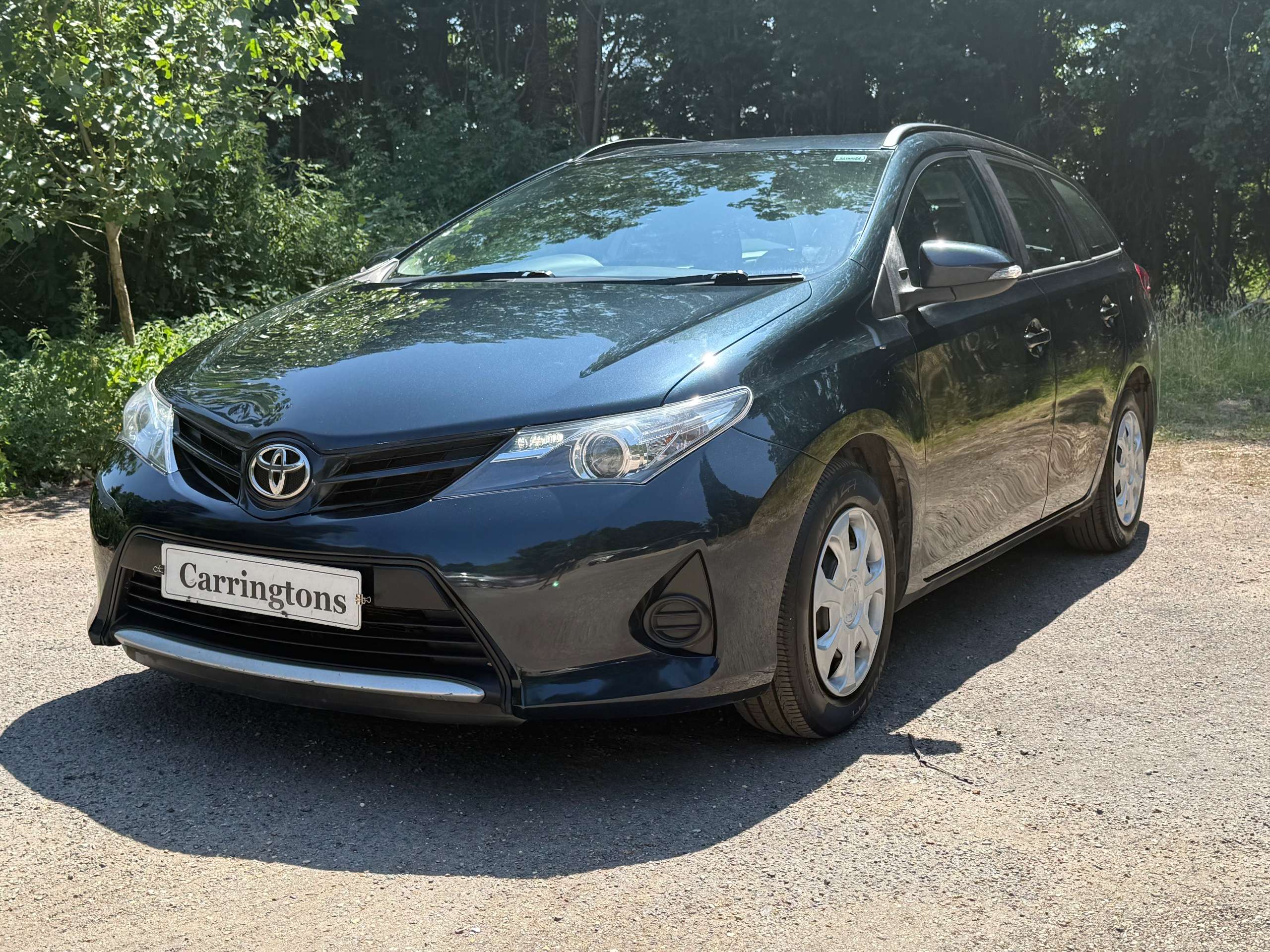 A 2015 TOYOTA AURIS 1.4 D-4D Active Touring Sports 5dr Diesel Manual Euro 5 (s/s) (90 ps) A 2015 TOYOTA AURIS 1.4 D-4D Active Touring Sports 5dr Diesel Manual Euro 5 (s/s) (90 ps)