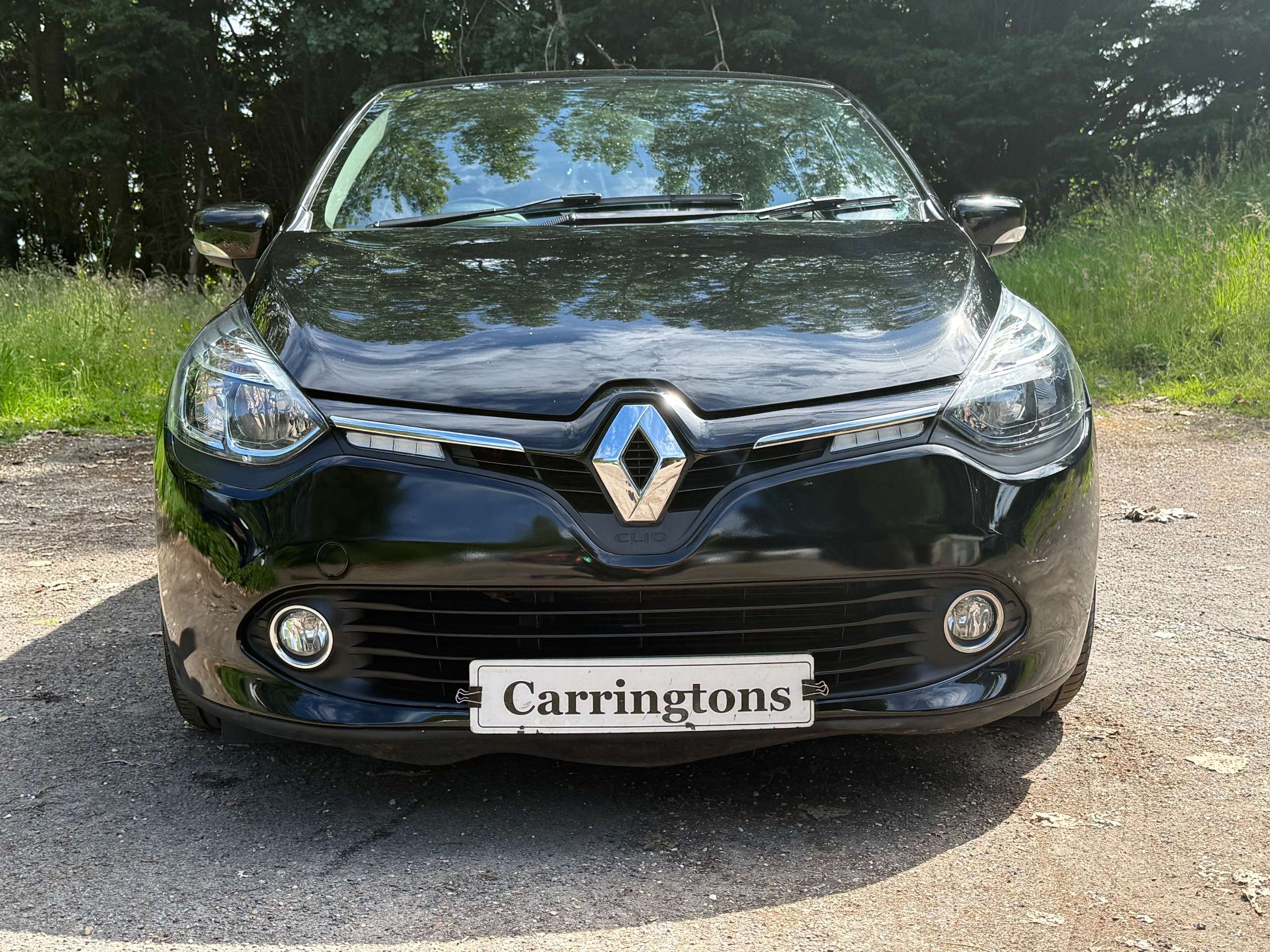 A 2014 RENAULT CLIO 1.2 16V Dynamique MediaNav Hatchback 5dr Petrol Manual Euro 5 (75 ps) A 2014 RENAULT CLIO 1.2 16V Dynamique MediaNav Hatchback 5dr Petrol Manual Euro 5 (75 ps)