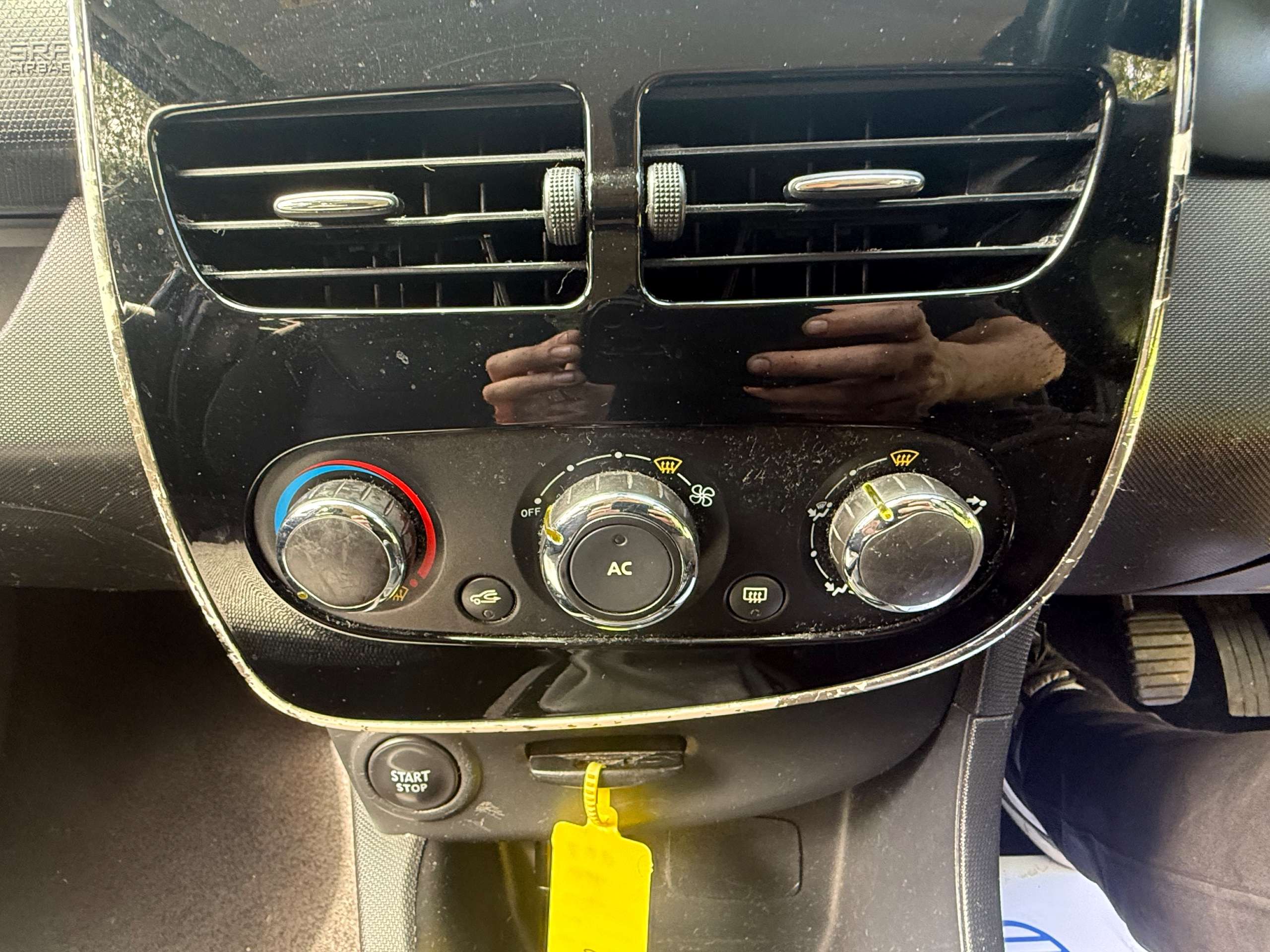 2014 RENAULT CLIO 2014 RENAULT CLIO