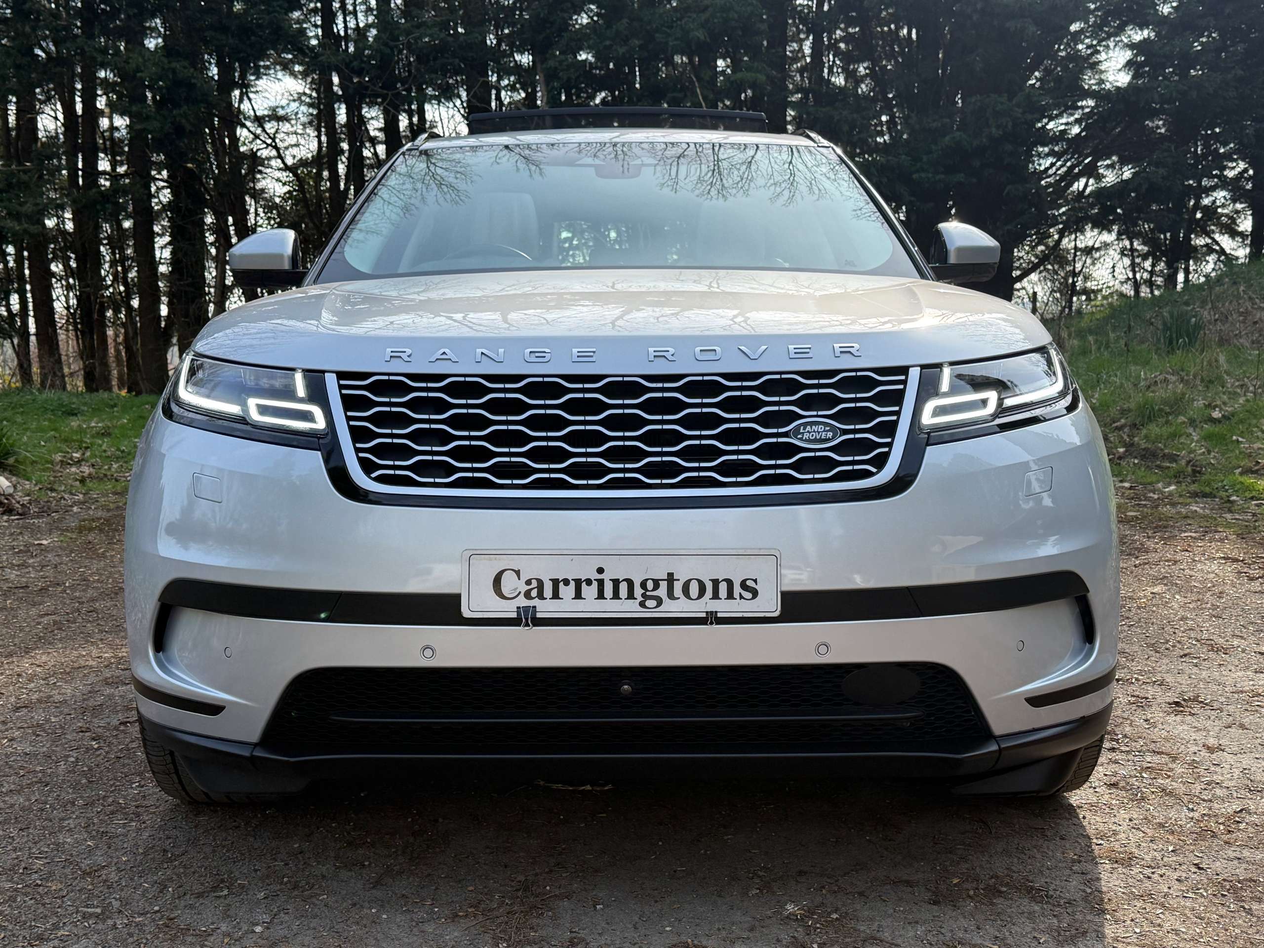 A 2021 LAND ROVER RANGE ROVER VELAR 2.0 P250 HSE SUV 5dr Petrol Auto 4WD Euro 6 (s/s) (249 ps) A 2021 LAND ROVER RANGE ROVER VELAR 2.0 P250 HSE SUV 5dr Petrol Auto 4WD Euro 6 (s/s) (249 ps)