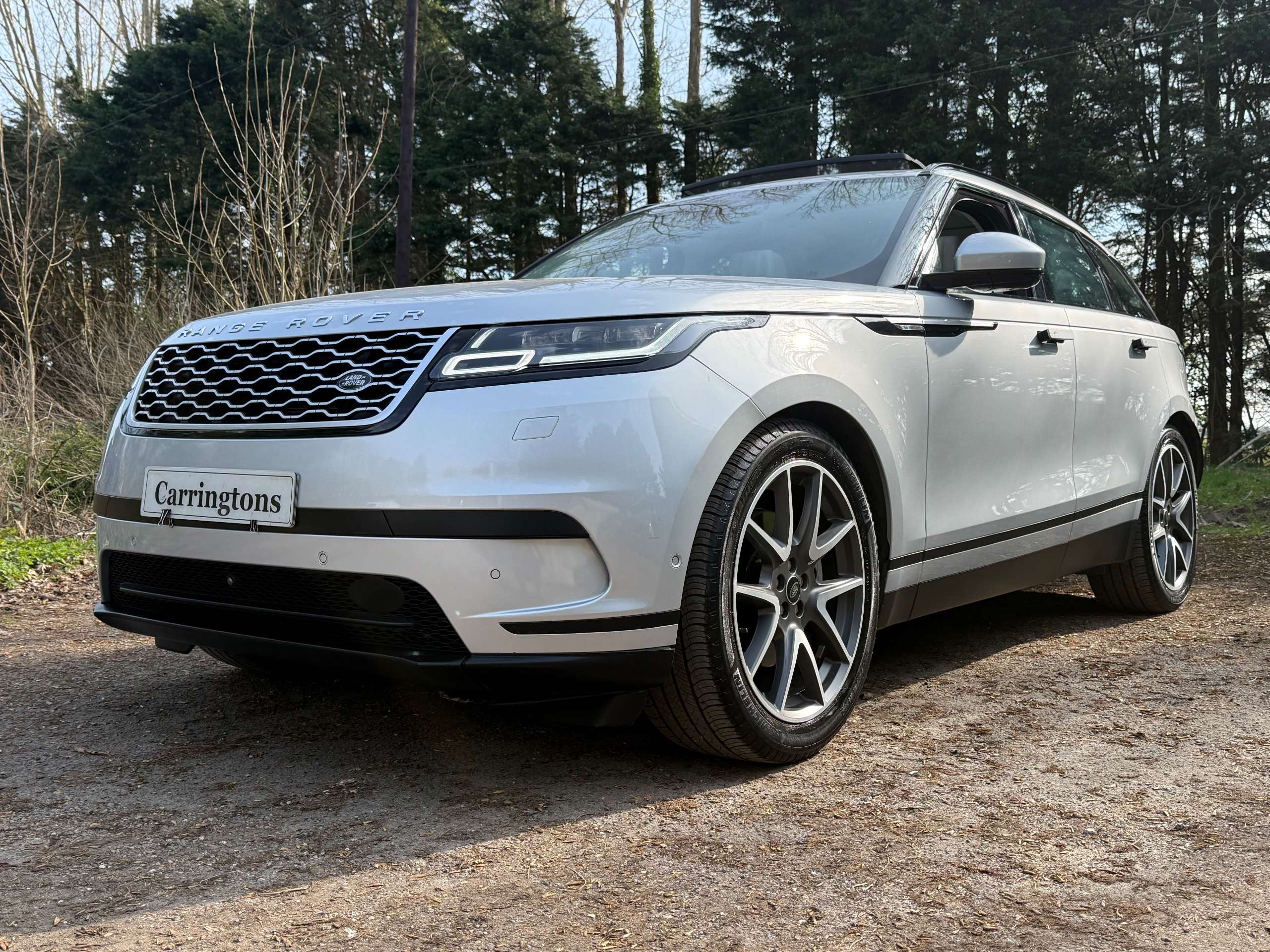 A 2021 LAND ROVER RANGE ROVER VELAR 2.0 P250 HSE SUV 5dr Petrol Auto 4WD Euro 6 (s/s) (249 ps) A 2021 LAND ROVER RANGE ROVER VELAR 2.0 P250 HSE SUV 5dr Petrol Auto 4WD Euro 6 (s/s) (249 ps)