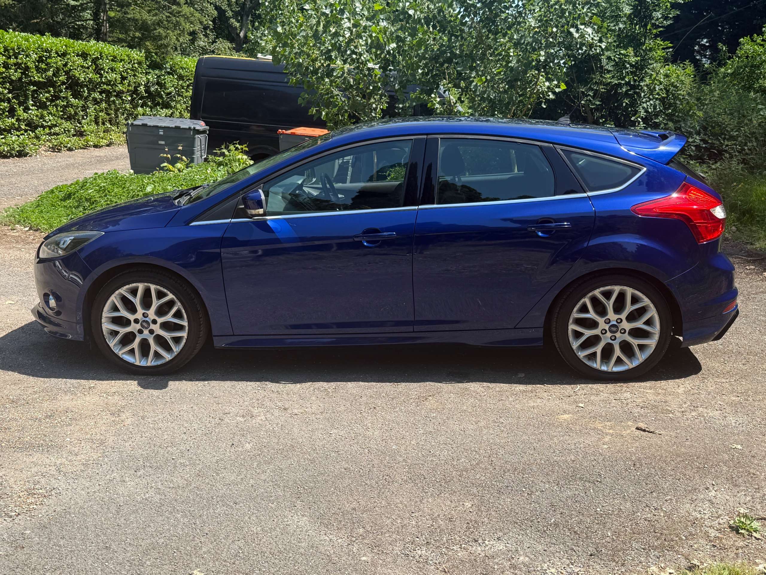 A 2014 FORD FOCUS 1.0T EcoBoost Zetec S Hatchback 5dr Petrol Manual Euro 5 (s/s) (125 ps) A 2014 FORD FOCUS 1.0T EcoBoost Zetec S Hatchback 5dr Petrol Manual Euro 5 (s/s) (125 ps)